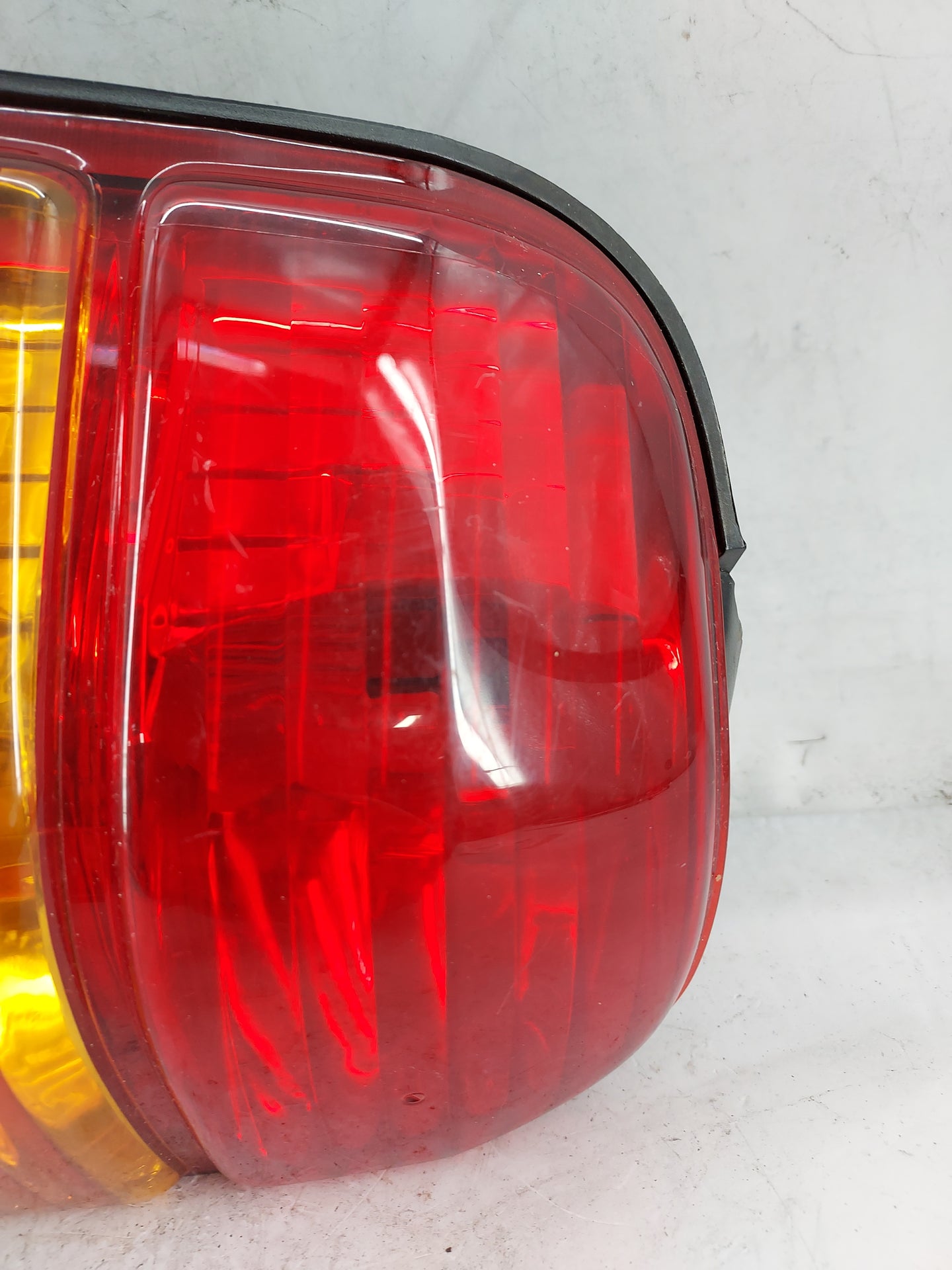 2001-2007 Ford Escape Tail Light Assembly Driver Left OEM P/N:1L84-13B505-D Fits Fits 2001 2002 2003 2004 2005 2006 2007 OEM