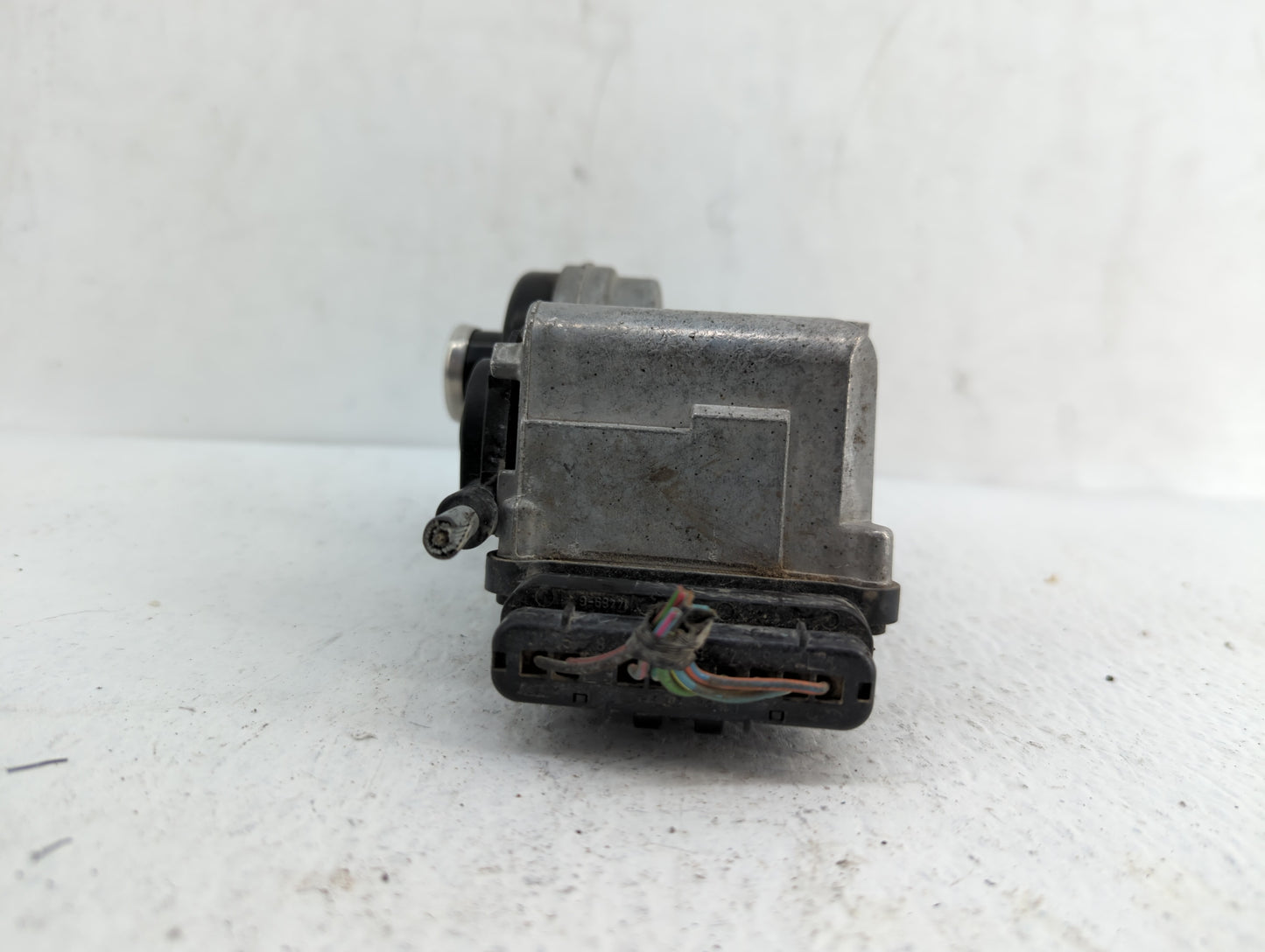 2004 Ford Escape Left Radiator Fan Motor Assembly - Oemusedautoparts1.com