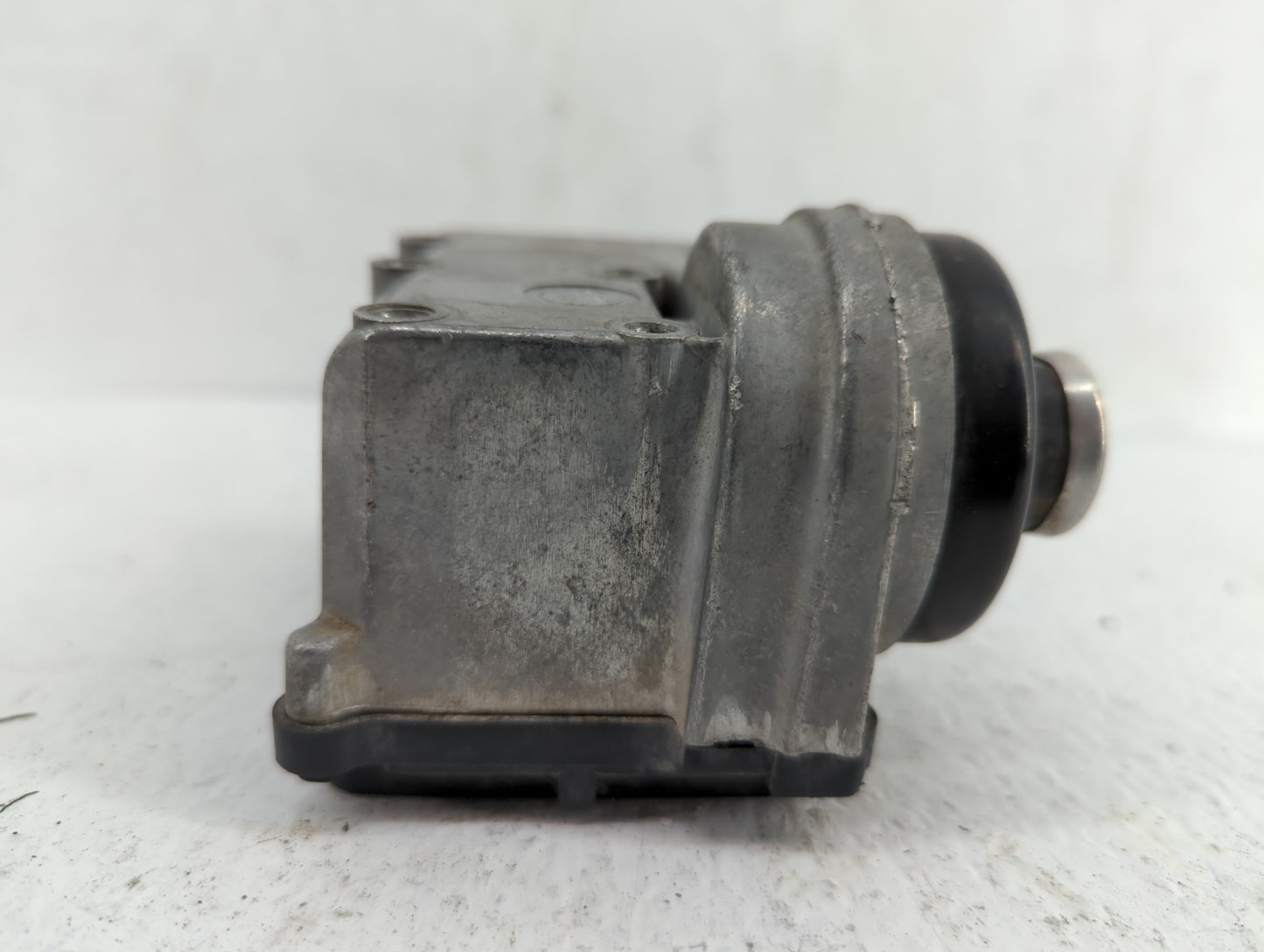 2004 Ford Escape Left Radiator Fan Motor Assembly - Oemusedautoparts1.com
