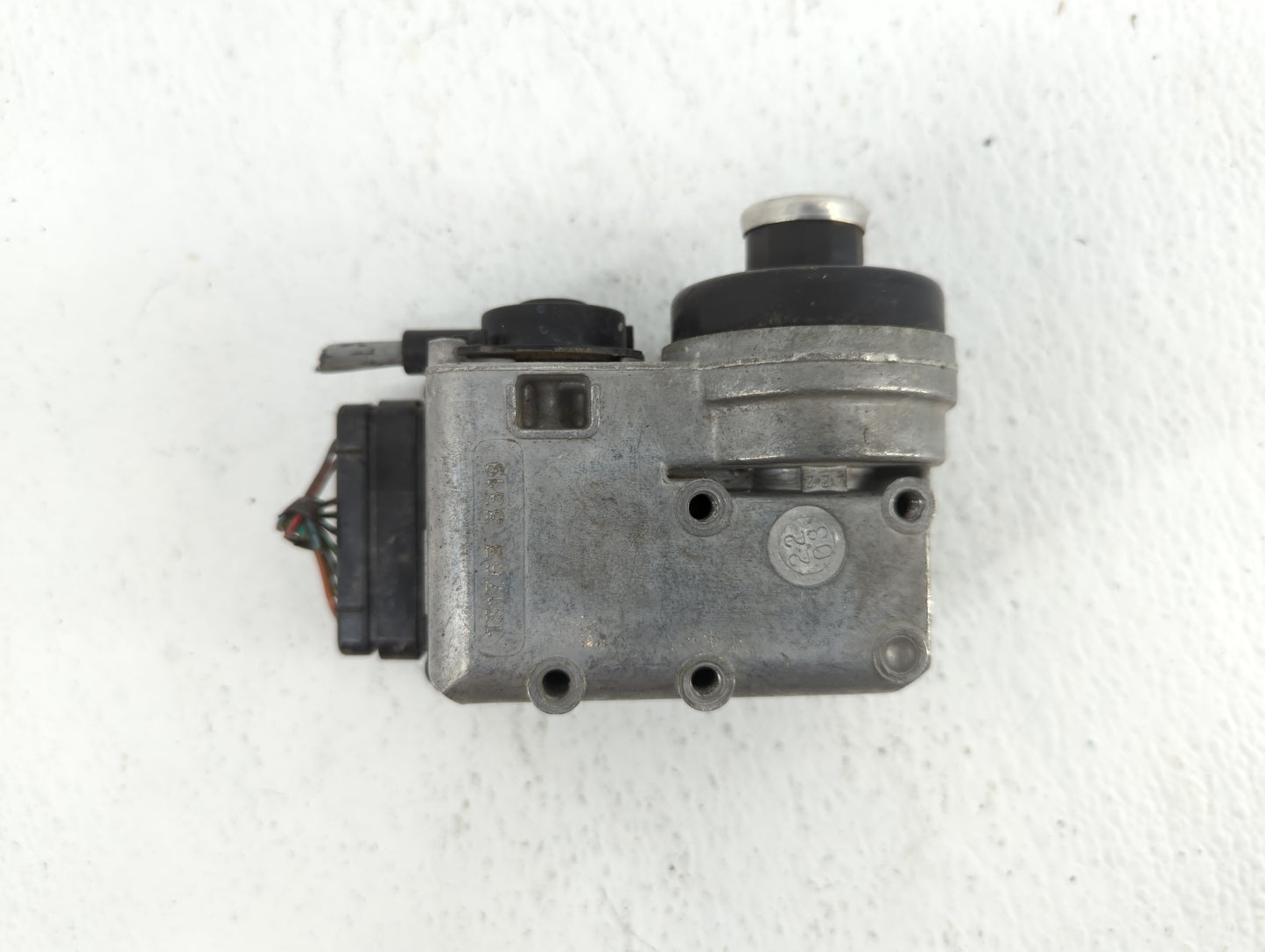 2004 Ford Escape Left Radiator Fan Motor Assembly - Oemusedautoparts1.com