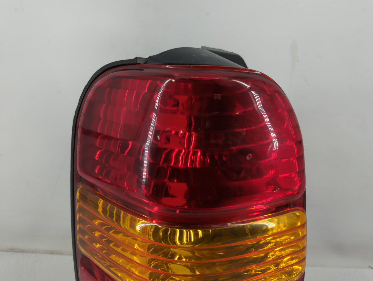 2001-2007 Ford Escape Rear Center Lid Brake Light Tail Light P/N:4l84-13b505-d Fits Fits 2001 2002 2003 2004 2005 2006 2007 