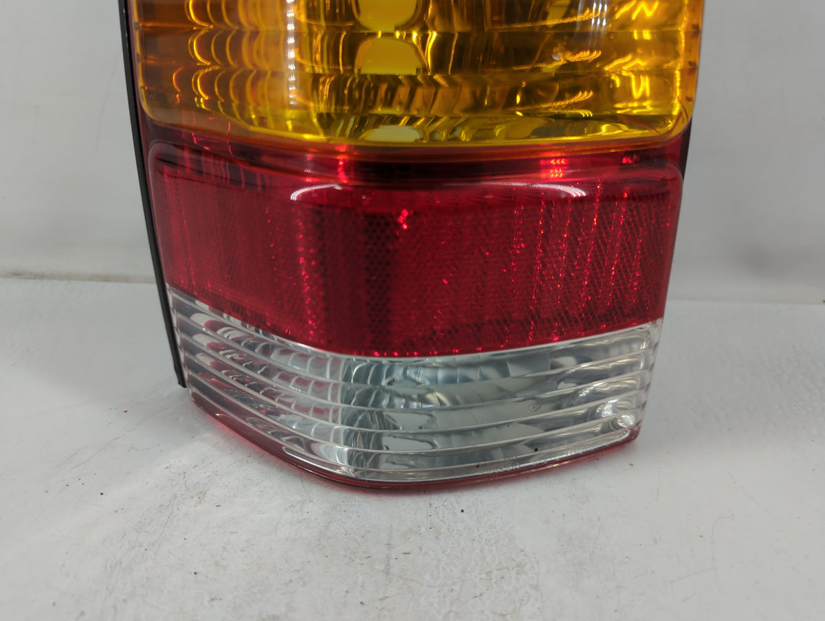 2001-2007 Ford Escape Rear Center Lid Brake Light Tail Light P/N:4l84-13b505-d Fits Fits 2001 2002 2003 2004 2005 2006 2007 