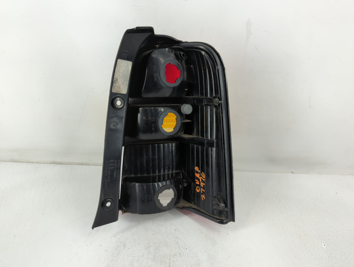 2001-2007 Ford Escape Rear Center Lid Brake Light Tail Light P/N:4l84-13b505-d Fits Fits 2001 2002 2003 2004 2005 2006 2007 