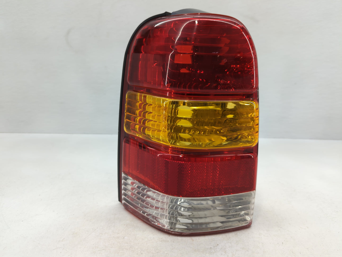2001-2007 Ford Escape Tail Light Assembly Driver Left OEM P/N:4L84-13B505-D Fits Fits 2001 2002 2003 2004 2005 2006 2007 OEM