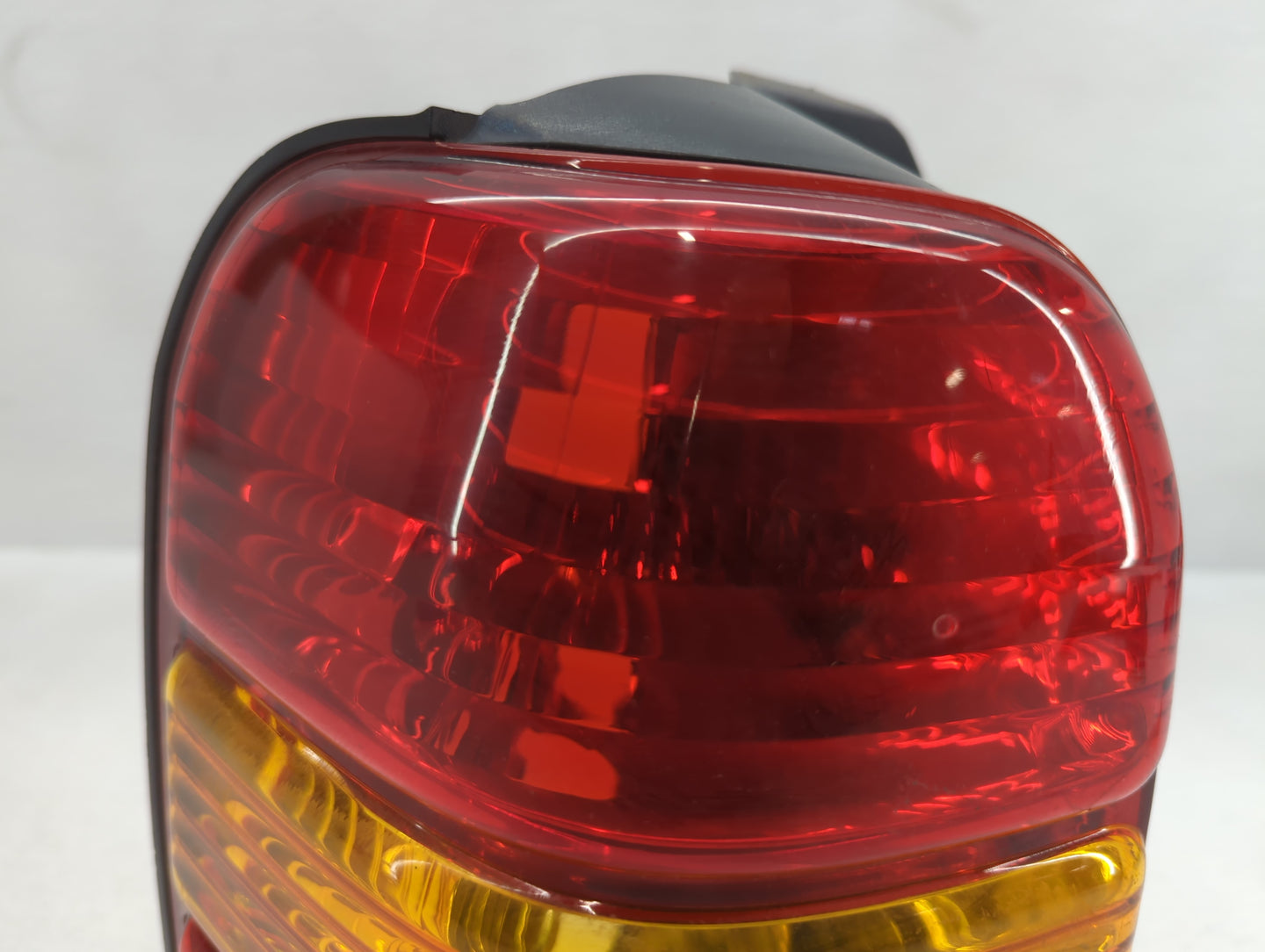2001-2007 Ford Escape Tail Light Assembly Driver Left OEM P/N:4L84-13B505-D Fits Fits 2001 2002 2003 2004 2005 2006 2007 OEM