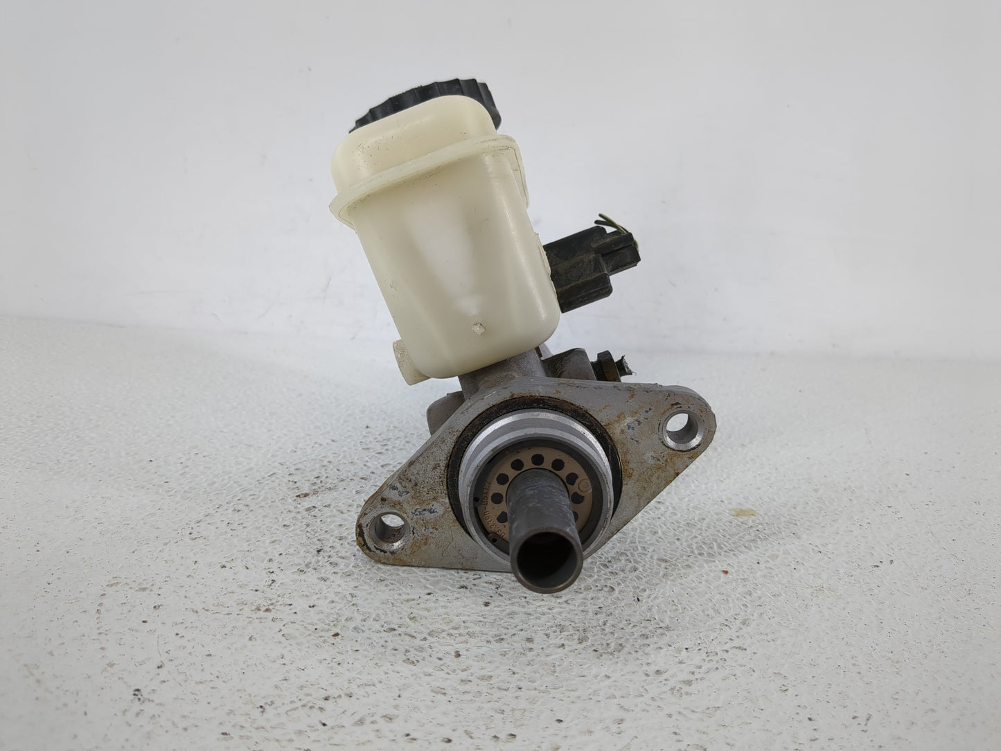 2001-2004 Ford Escape Brake Master Cylinder - Oemusedautoparts1.com
