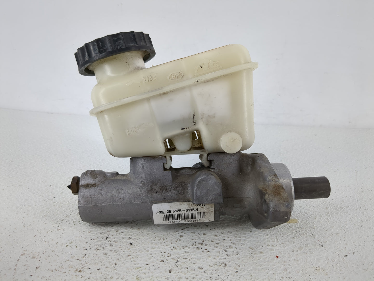 2001-2004 Ford Escape Brake Master Cylinder - Oemusedautoparts1.com