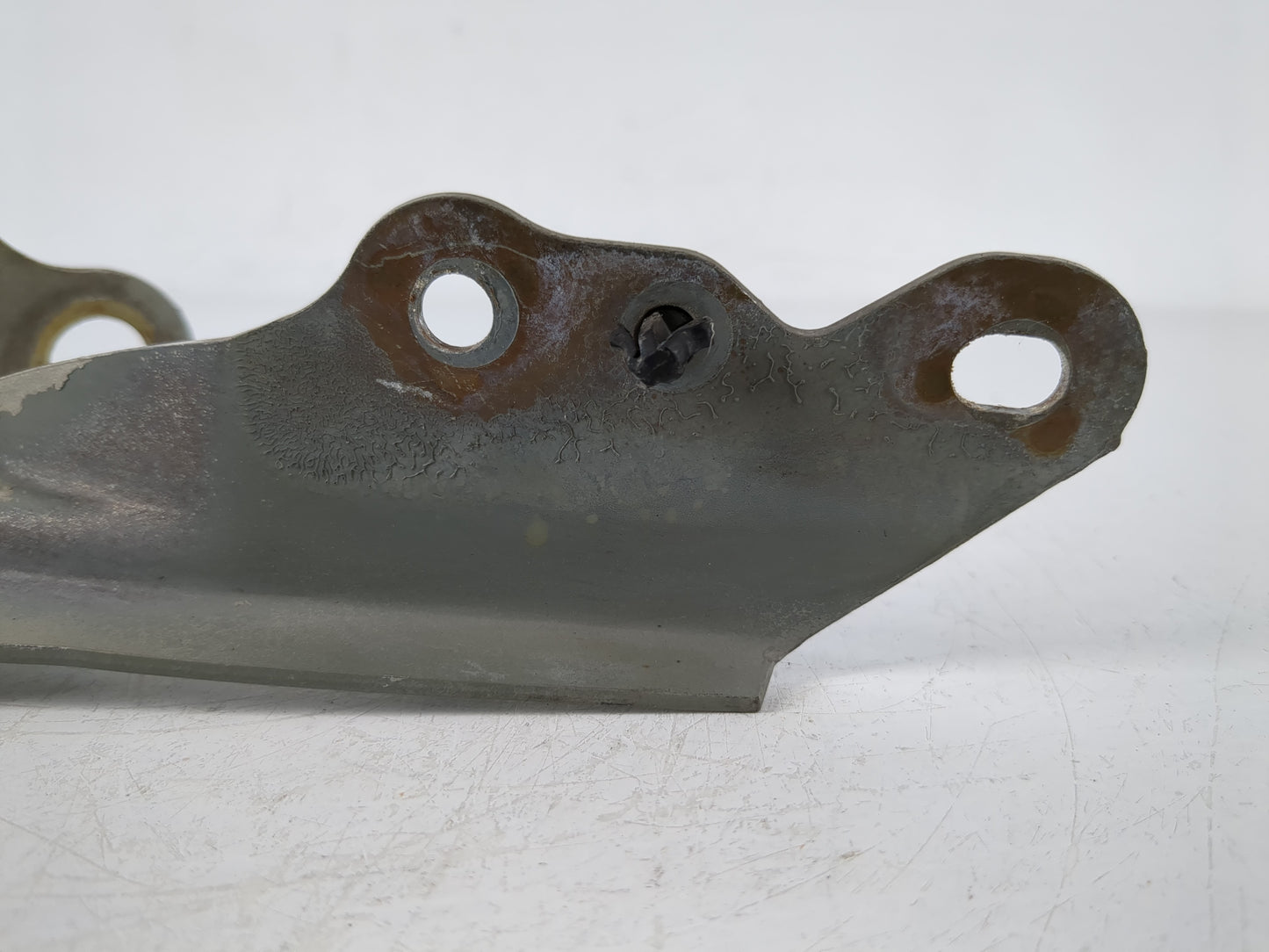 2004 Ford Escape Passenger Hood Hinge - Oemusedautoparts1.com