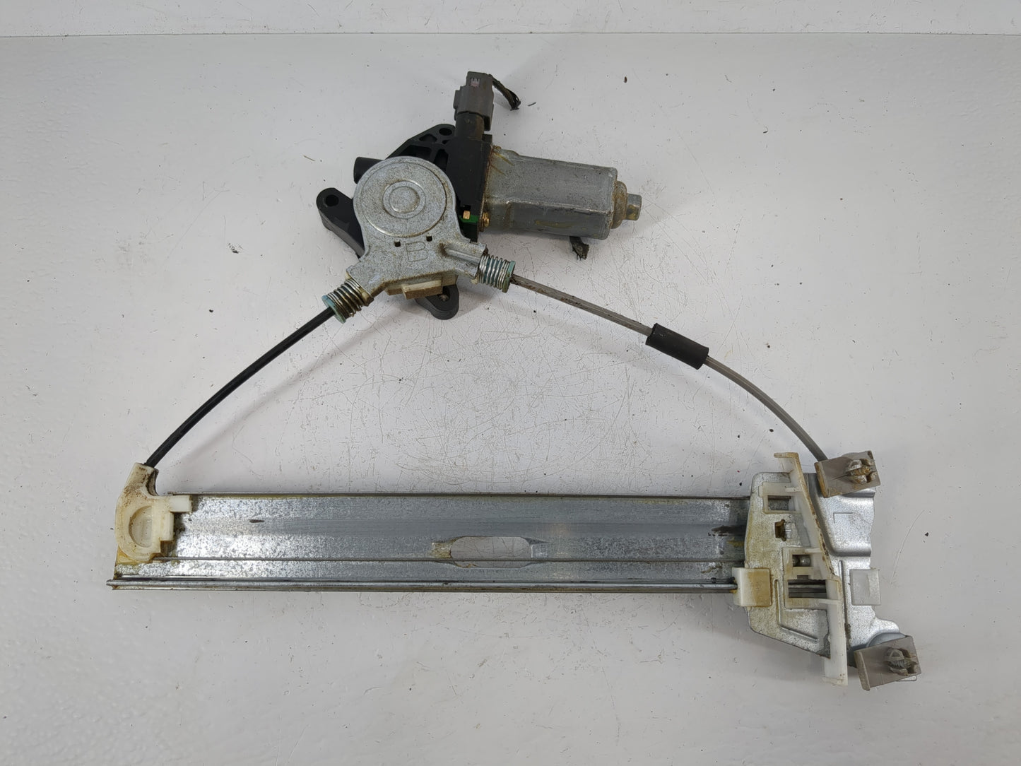 2001-2007 Ford Escape Driver Front Left Power Window Motor - Oemusedautoparts1.com