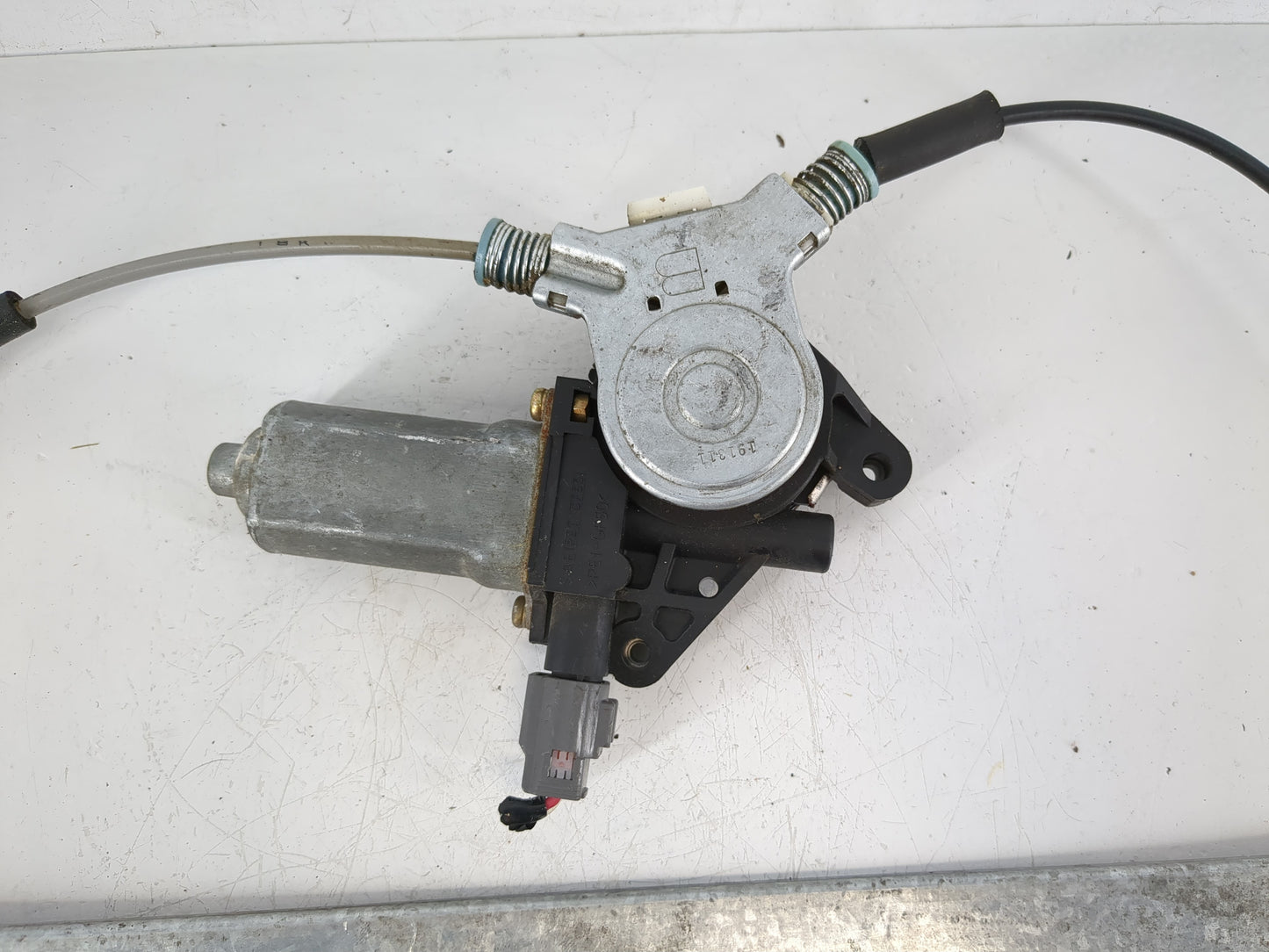 2001-2007 Ford Escape Driver Front Left Power Window Motor - Oemusedautoparts1.com