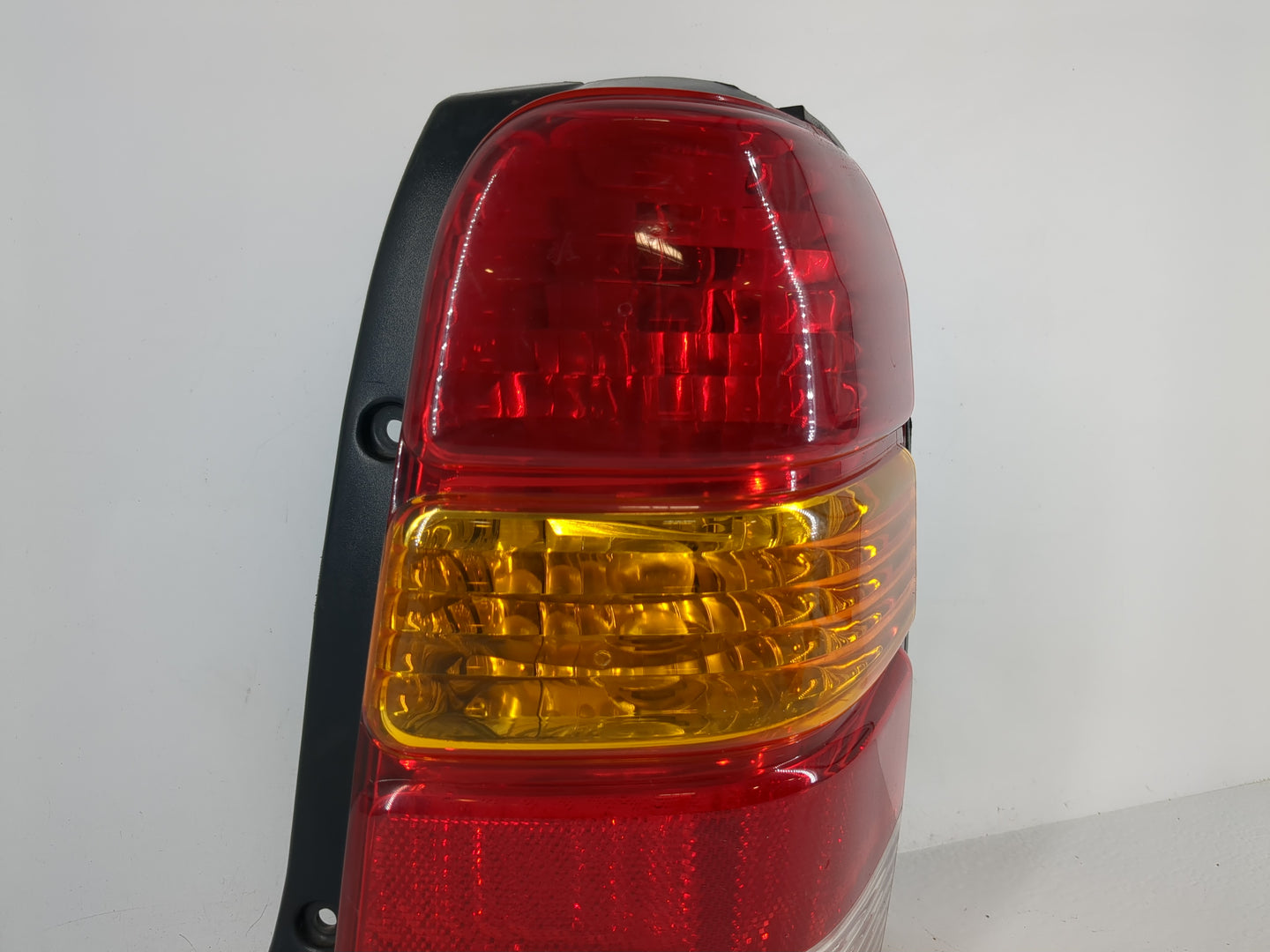 2001 Escape Passenger Right Side Tail Light Taillight Deck Lid Mounted - Oemusedautoparts1.com