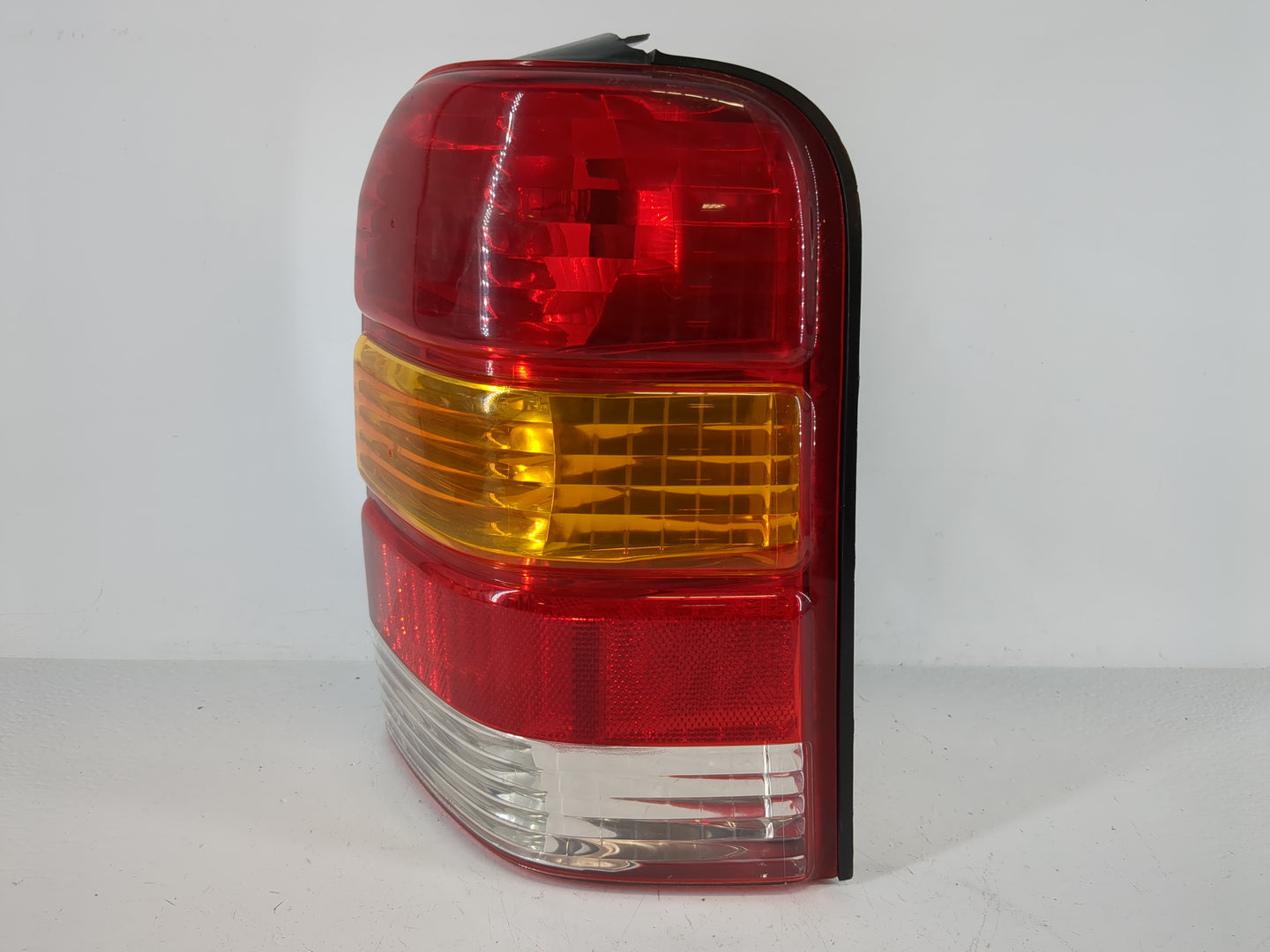 2001 Escape Passenger Right Side Tail Light Taillight Deck Lid Mounted - Oemusedautoparts1.com