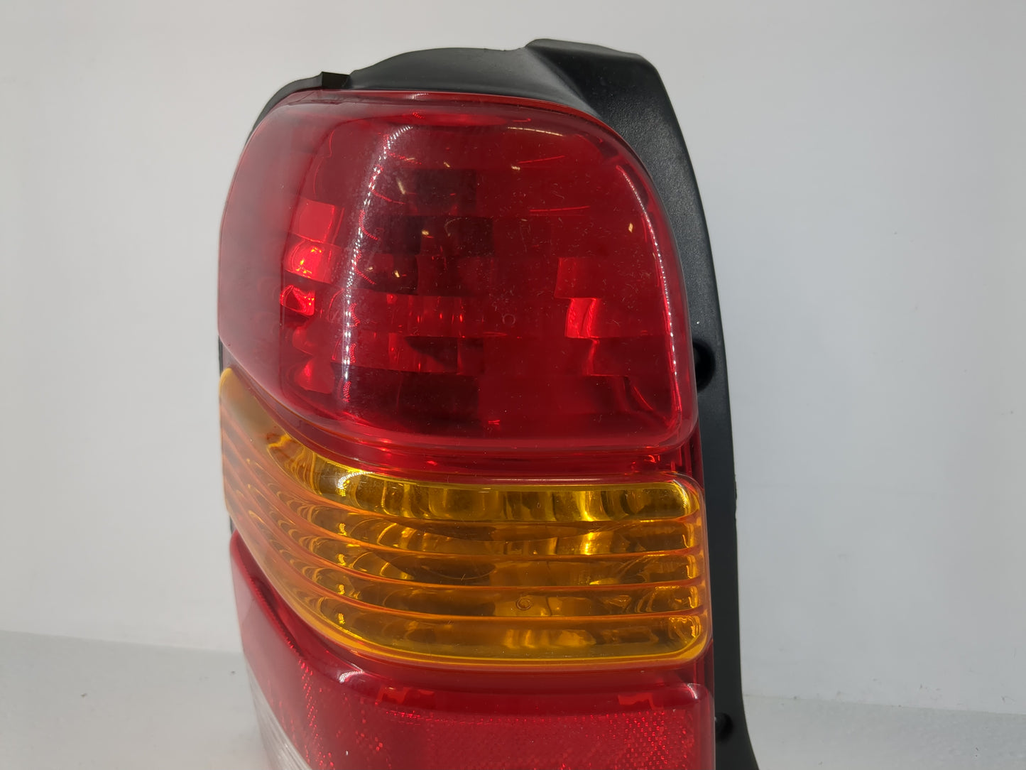 2001-2007 Ford Escape Driver Left Side Deck Lid Mounted Tail Light - Oemusedautoparts1.com