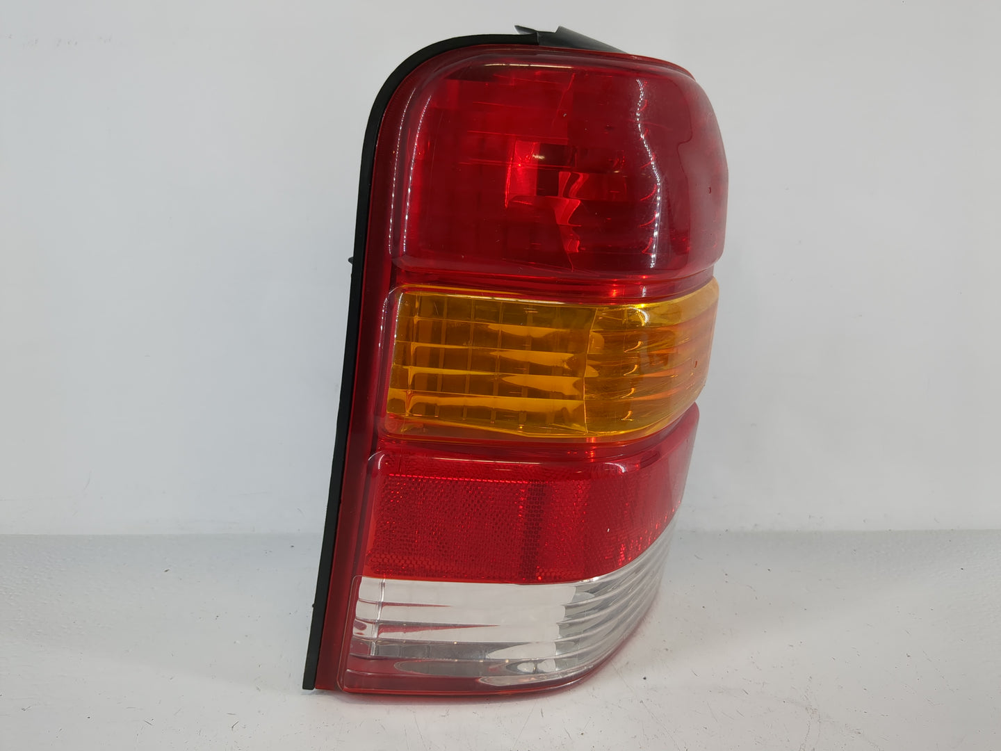 2001-2007 Ford Escape Driver Left Side Deck Lid Mounted Tail Light - Oemusedautoparts1.com