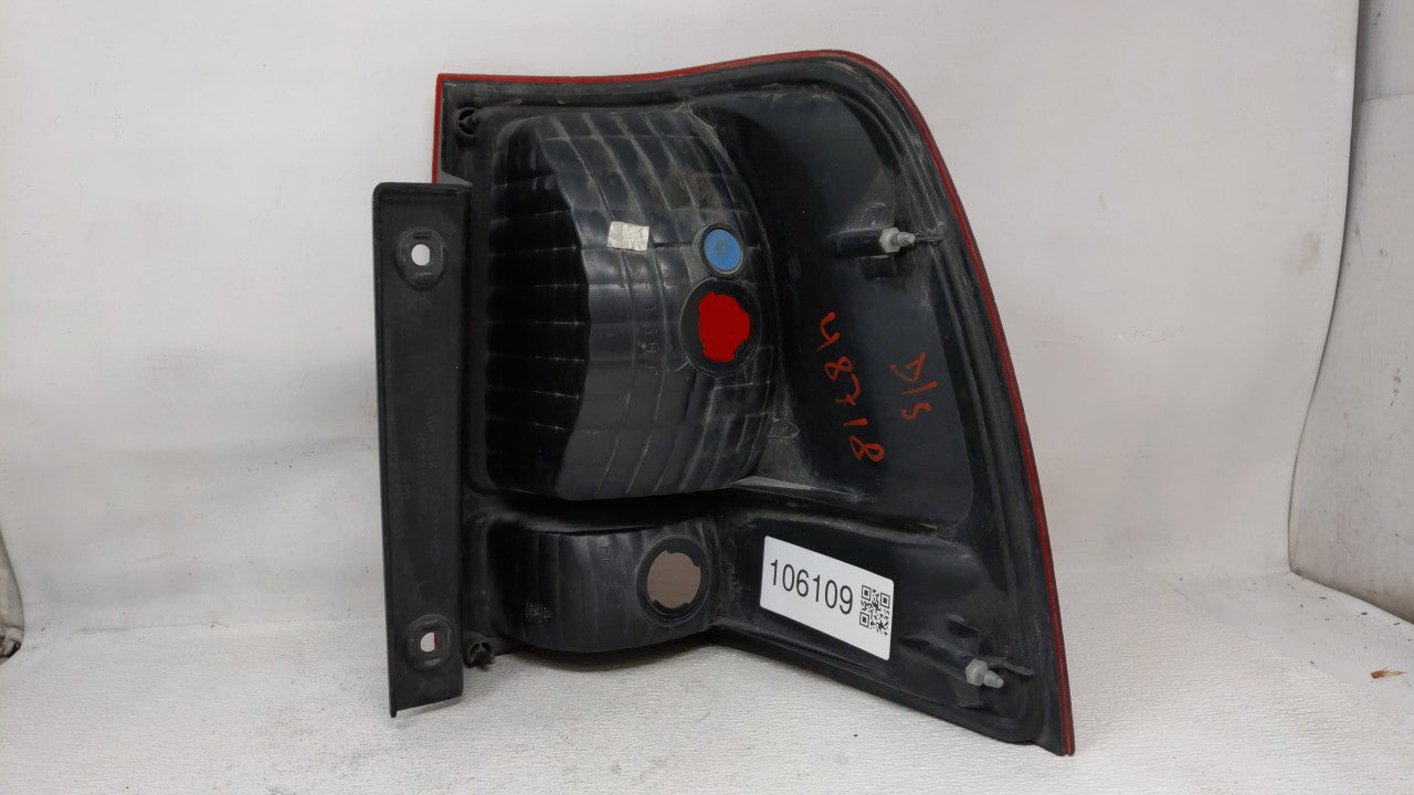 2003-2006 Ford Expedition Tail Light Assembly Passenger Right OEM Fits Fits 2003 2004 2005 2006 OEM Used Auto Parts - Oemuse
