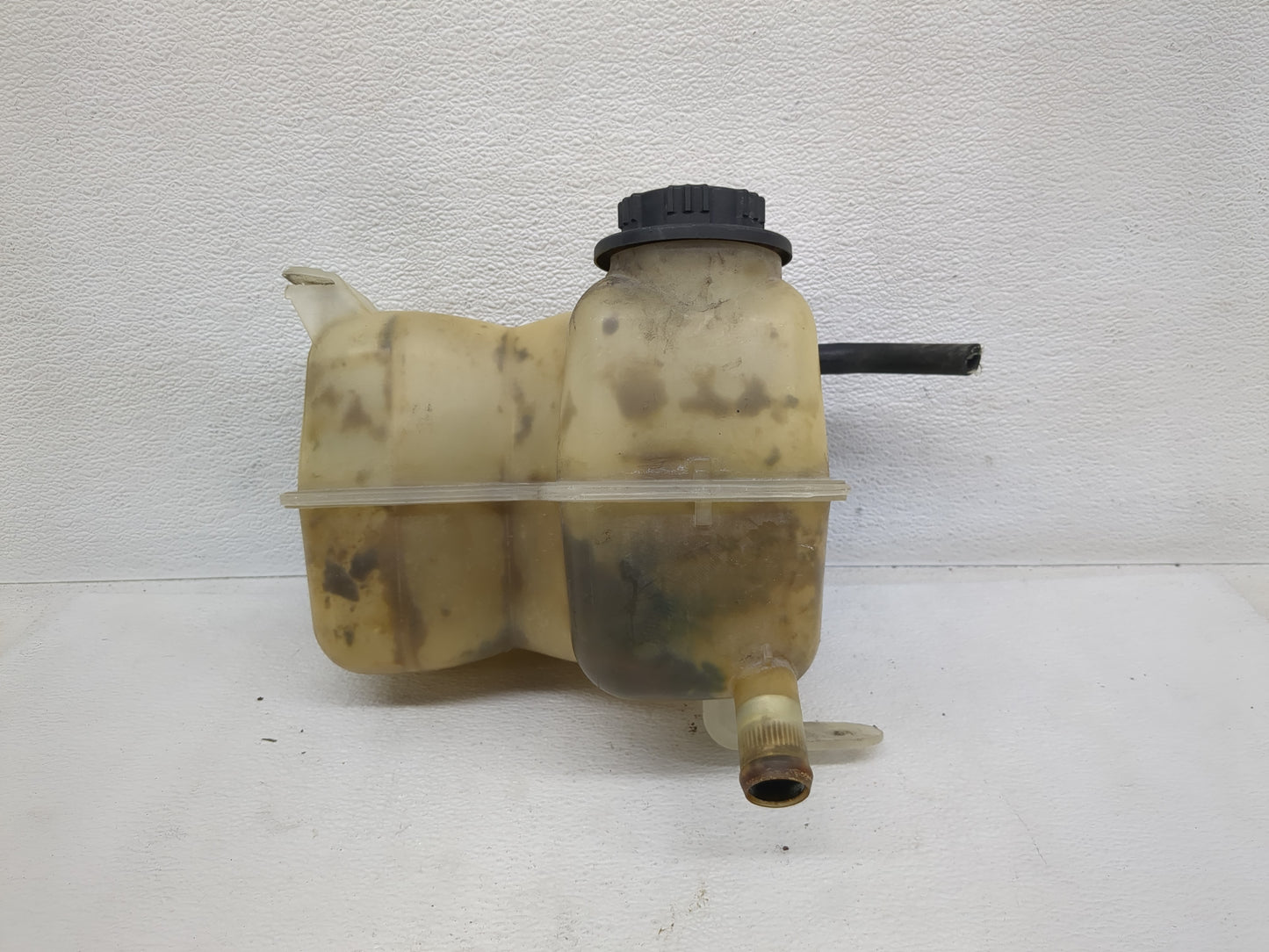 2003 Ford Expedition Radiator Coolant Overflow Expansion Tank Bottle 1192440 - Oemusedautoparts1.com