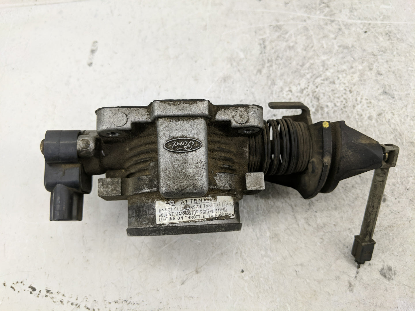 2004 Ford Expedition Throttle Body P/N:F4SF 9B989 Fits Fits 2000 2001 2002 2003 OEM Used Auto Parts - Oemusedautoparts1.com