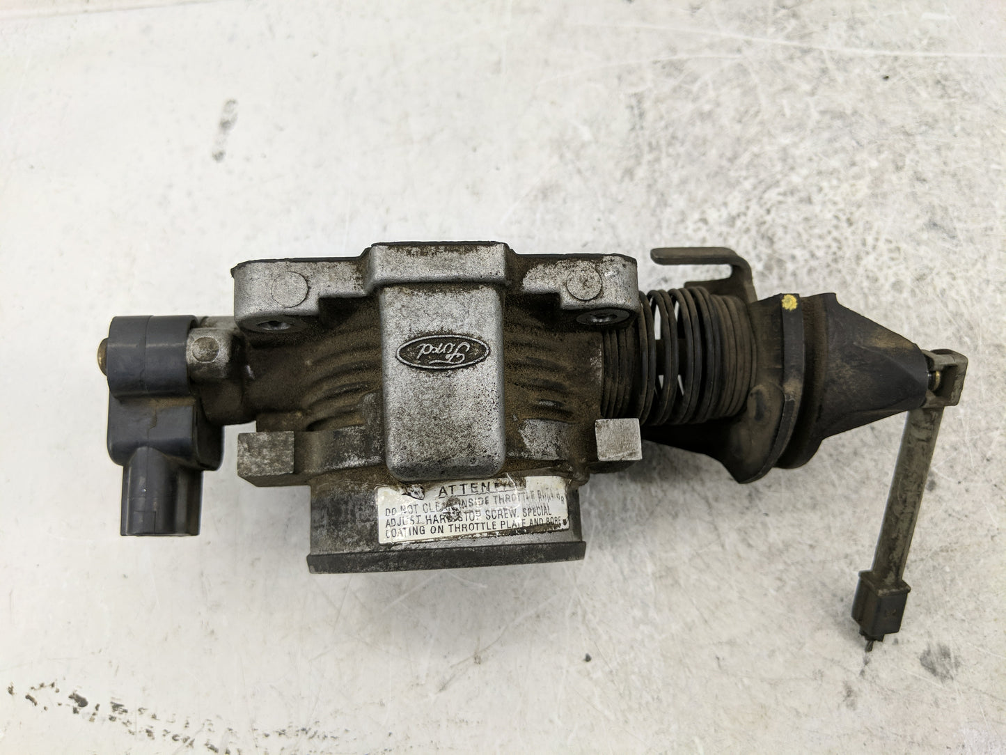 2004 Ford Expedition Throttle Body P/N:F4SF 9B989 Fits Fits 2000 2001 2002 2003 OEM Used Auto Parts - Oemusedautoparts1.com