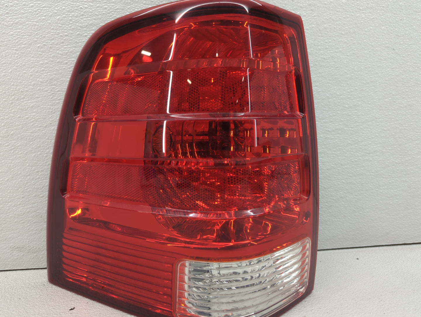 2004 Ford Expedition Tail Light Assembly Driver Left OEM P/N:2LIX-13B505-A Fits OEM Used Auto Parts - Oemusedautoparts1.com