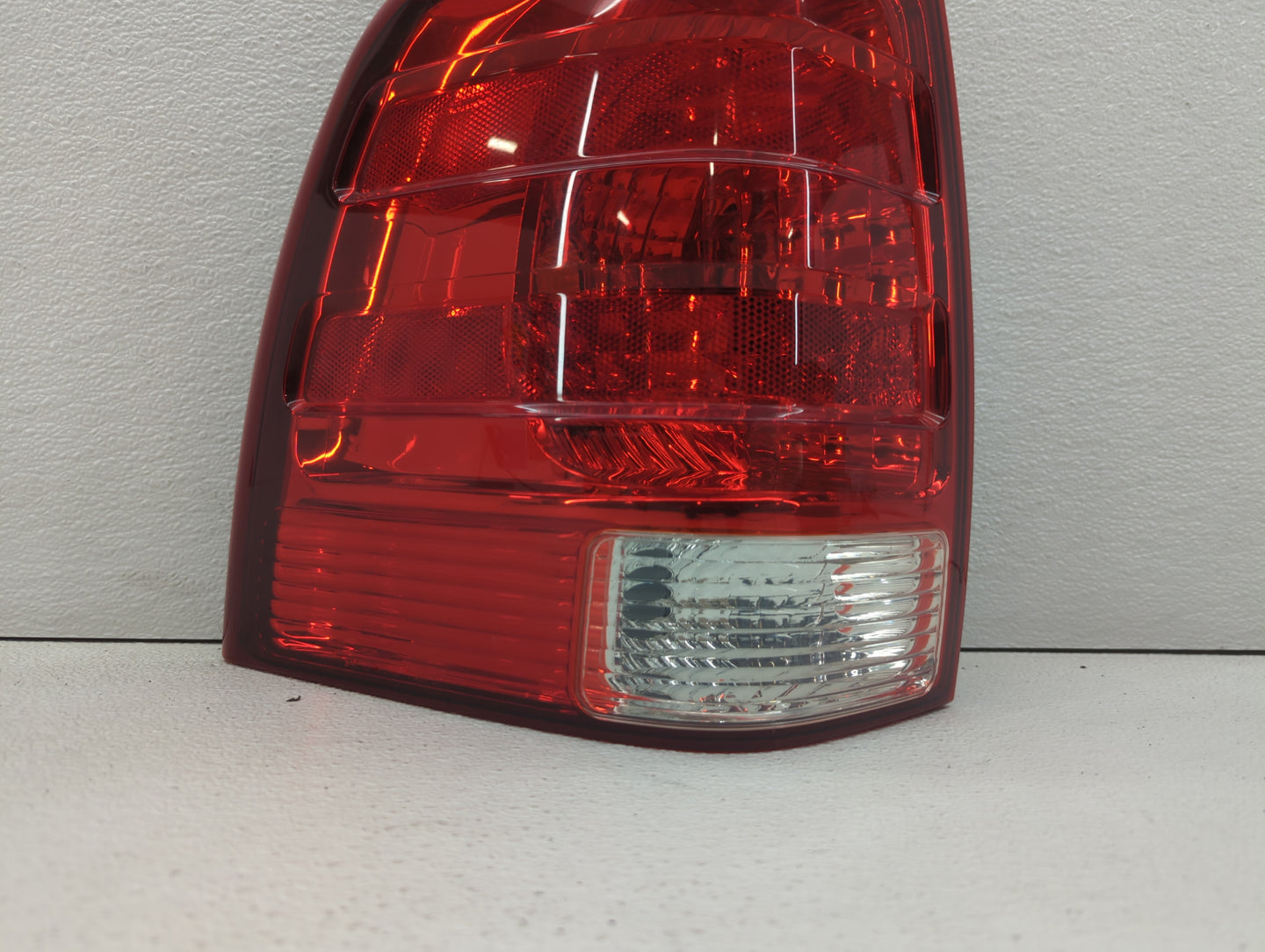 2004 Ford Expedition Tail Light Assembly Driver Left OEM P/N:2LIX-13B505-A Fits OEM Used Auto Parts - Oemusedautoparts1.com