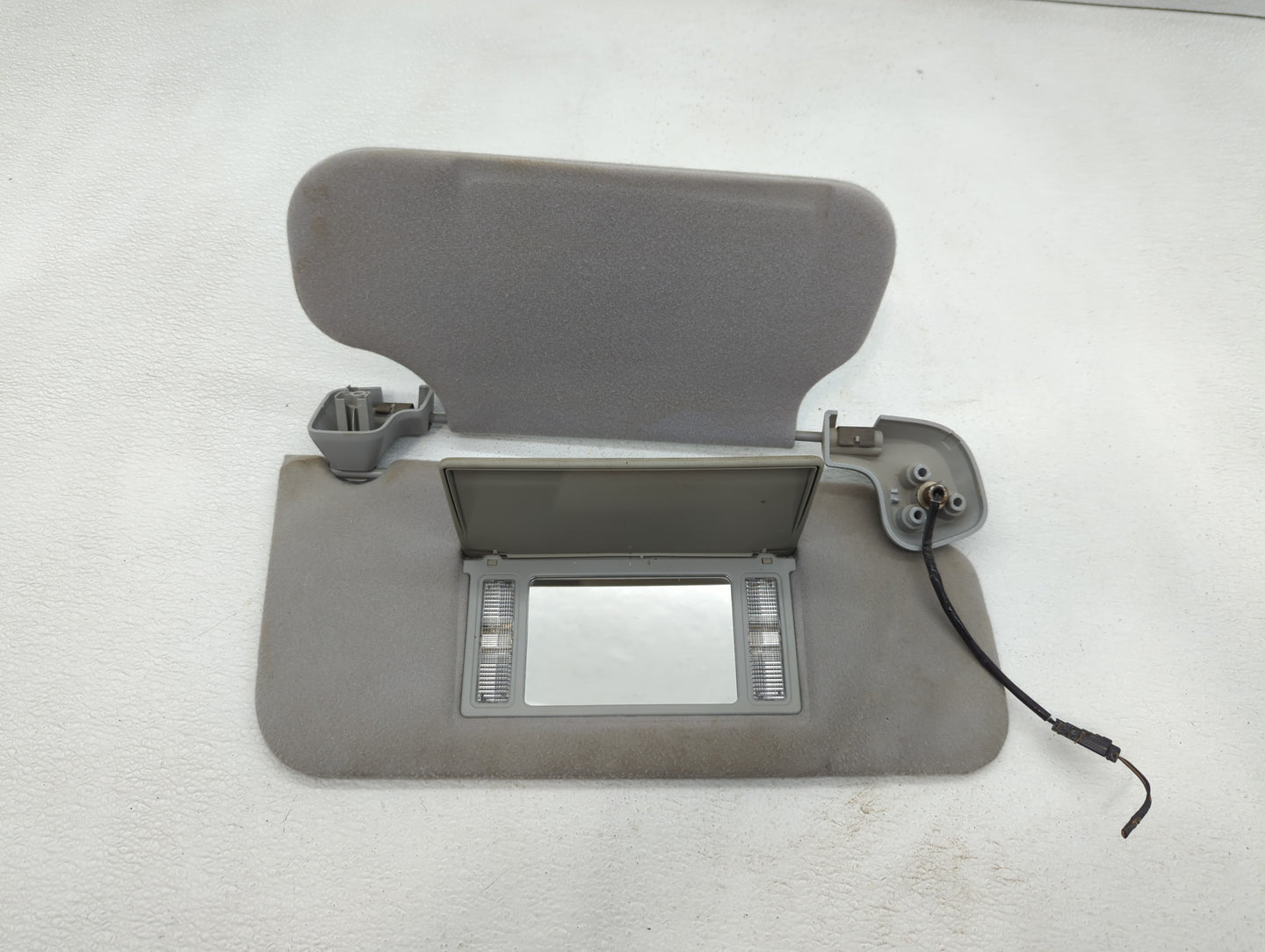 2003-2005 Ford Expedition Sun Visor Shade Replacement Passenger Right Mirror Fits Fits 2003 2004 2005 OEM Used Auto Parts - 