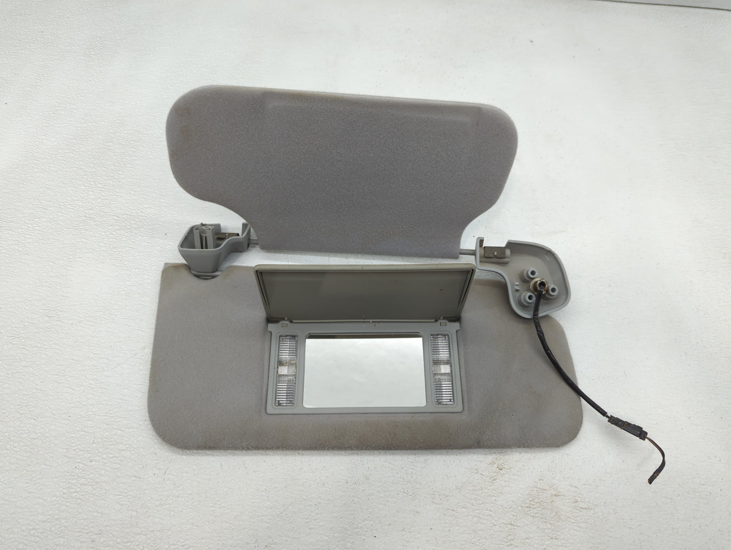 2003-2005 Ford Expedition Sun Visor Shade Replacement Passenger Right Mirror Fits Fits 2003 2004 2005 OEM Used Auto Parts - 