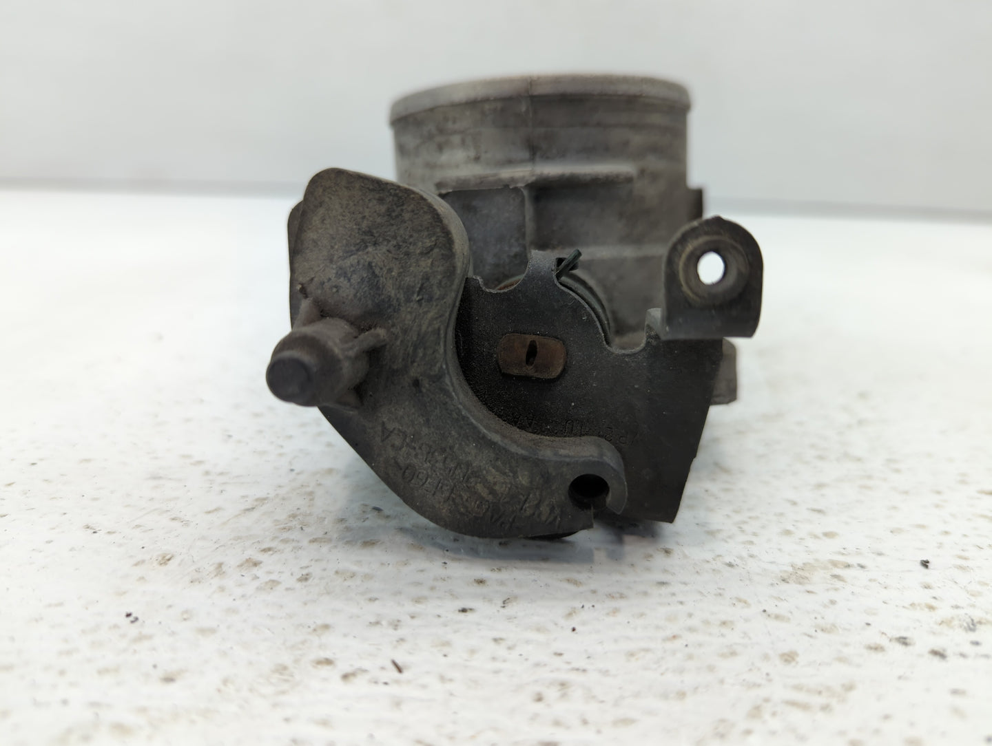 2004 Ford Expedition Throttle Body P/N:F4SF 9B989 Fits Fits 2000 2001 2002 2003 OEM Used Auto Parts - Oemusedautoparts1.com