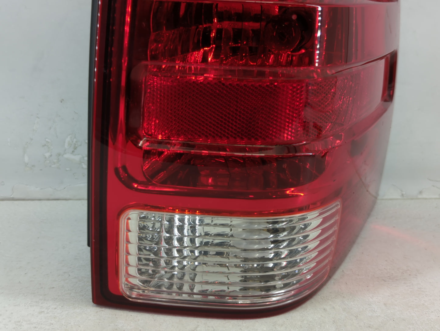 2003-2006 Ford Expedition Tail Light Assembly Passenger Right OEM P/N:2L1X-13B504-A Fits Fits 2003 2004 2005 2006 OEM Used A