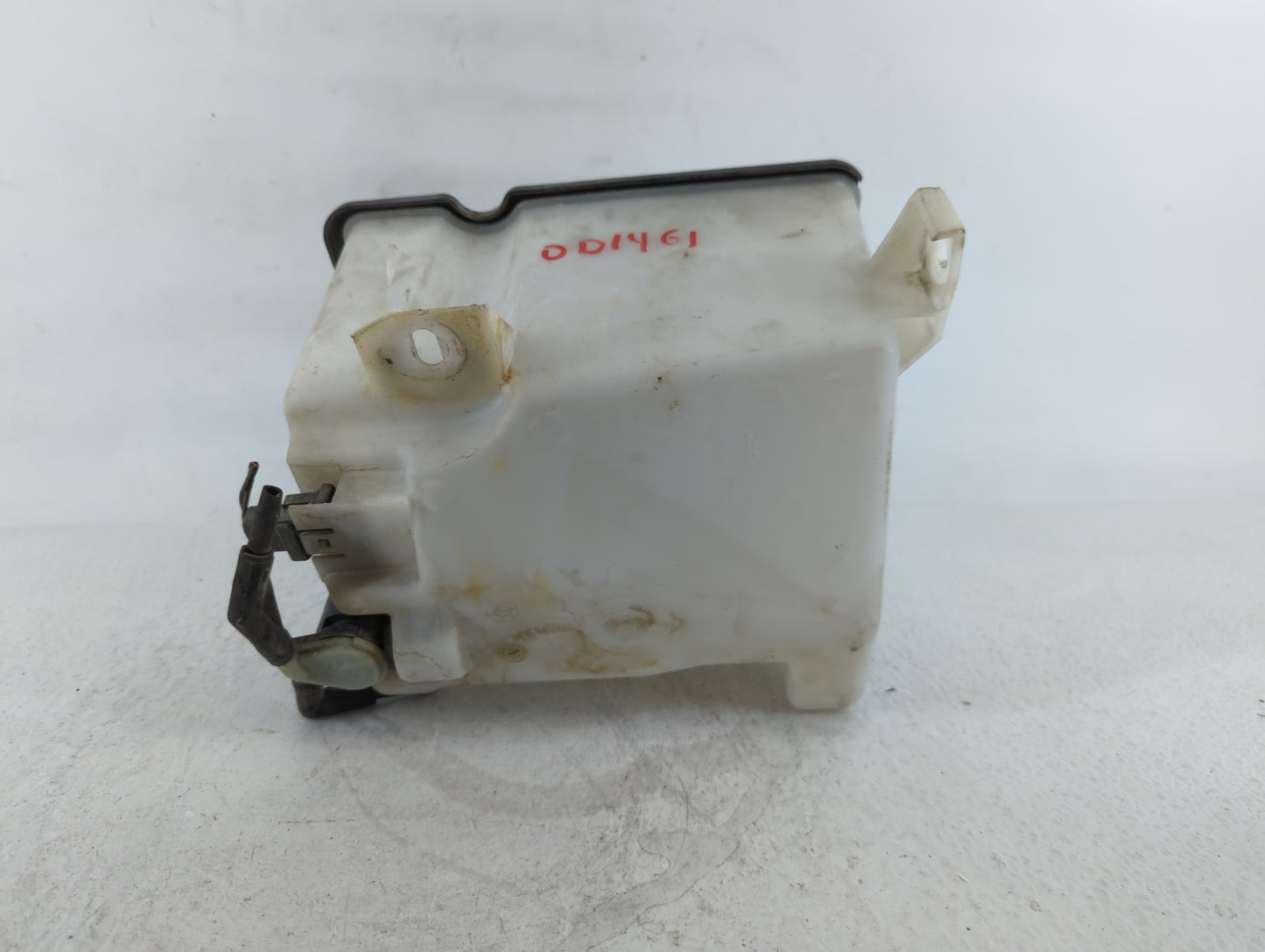 2004 Ford Expedition Windshield Washer Fluid Reservoir Bottle Oem - Oemusedautoparts1.com