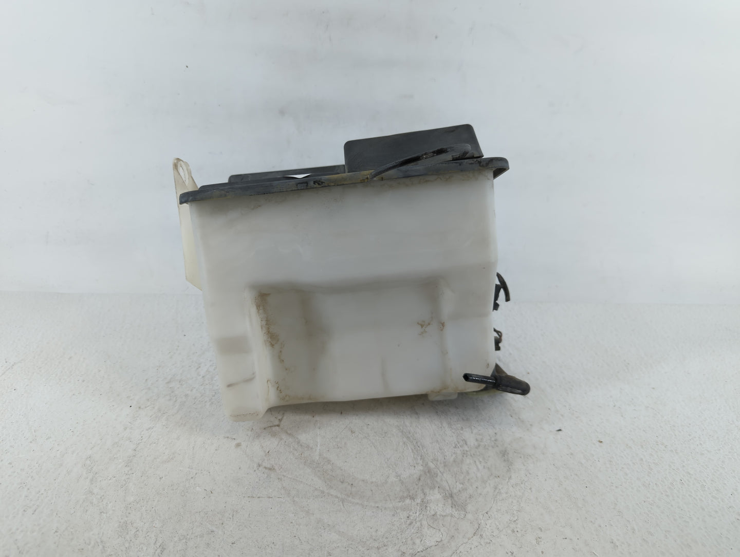 2004 Ford Expedition Windshield Washer Fluid Reservoir Bottle Oem - Oemusedautoparts1.com