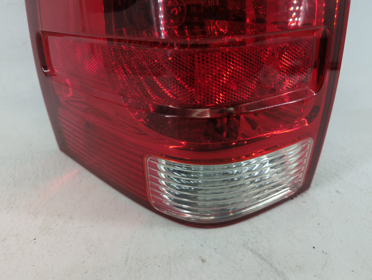 2004 Ford Expedition Tail Light Assembly Driver Left OEM P/N:44ZH-1577B Fits OEM Used Auto Parts - Oemusedautoparts1.com