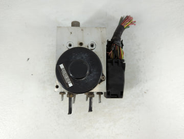 2004 Ford Expedition Throttle Body P/N:4L1T-2 Fits Fits 2000 2001 2002 2003 OEM Used Auto Parts
