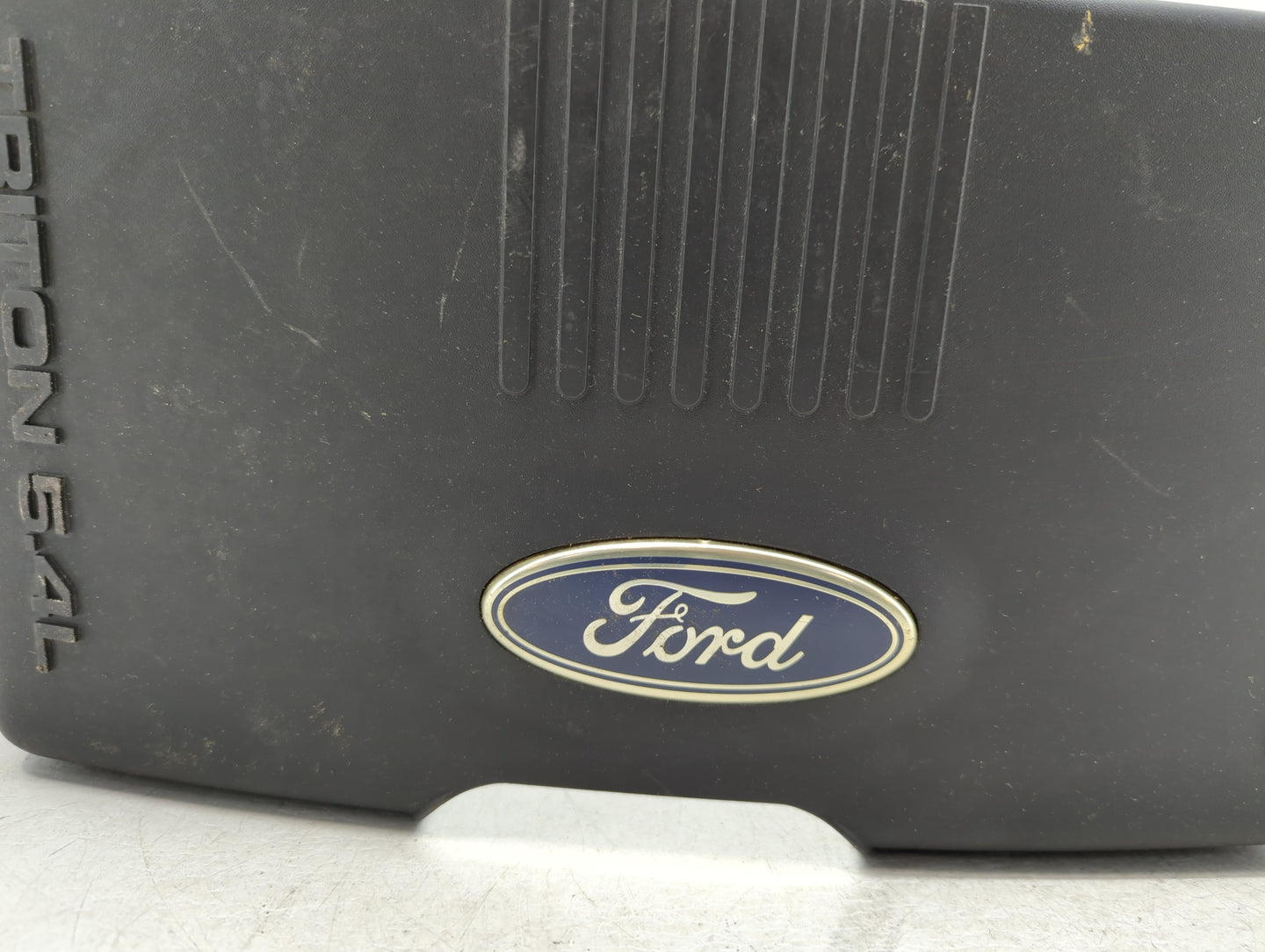 2004 Ford Expedition Engine Cover - Oemusedautoparts1.com