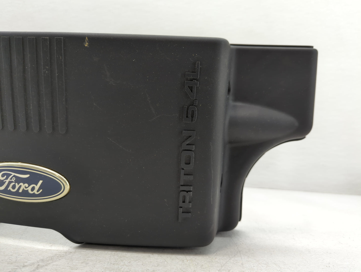 2004 Ford Expedition Engine Cover - Oemusedautoparts1.com
