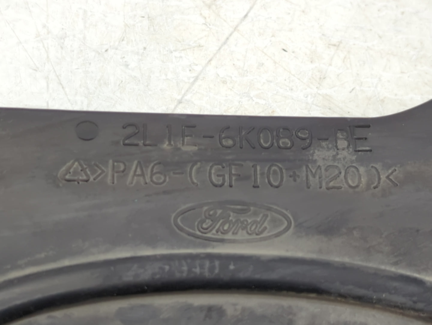 2004 Ford Expedition Engine Cover - Oemusedautoparts1.com