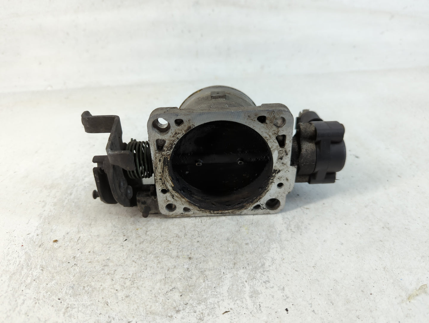2004 Ford Expedition Throttle Body P/N:032102 3 2L1U-CA Fits Fits 2000 2001 2002 2003 OEM Used Auto Parts - Oemusedautoparts