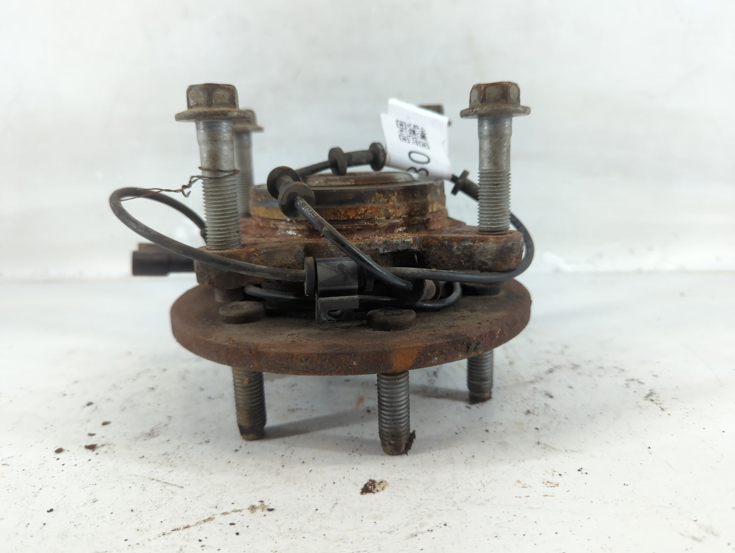 2004 Ford Expedition Driver Front Wheel Hub Oem - Oemusedautoparts1.com