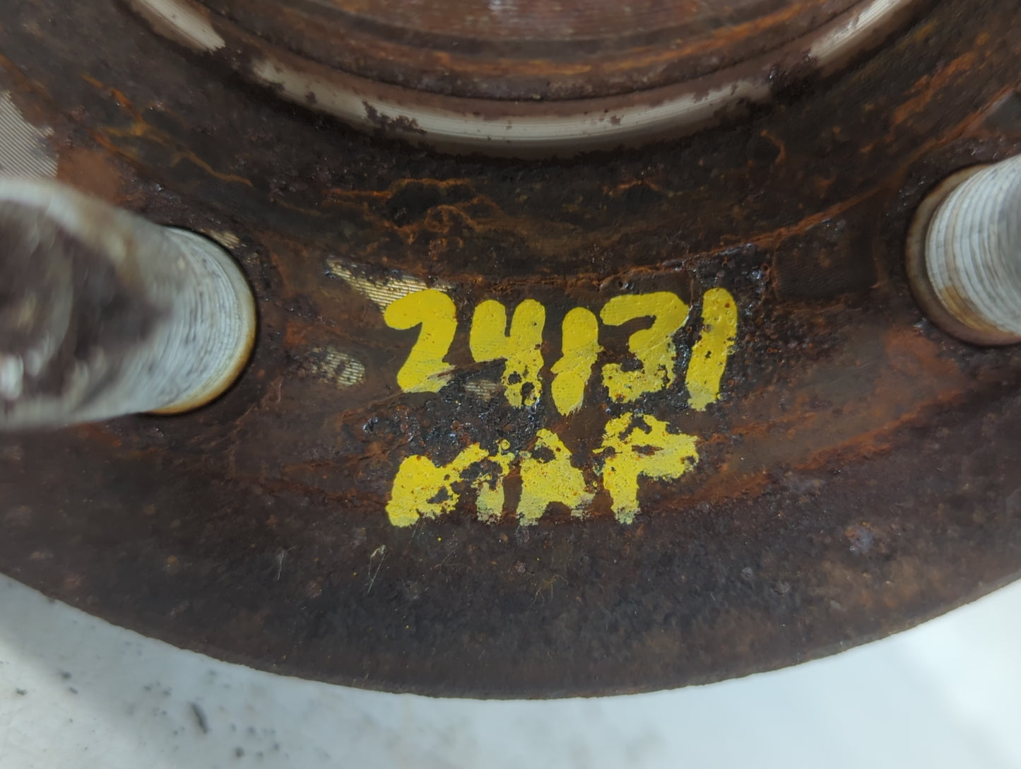 2004 Ford Expedition Driver Front Wheel Hub Oem - Oemusedautoparts1.com