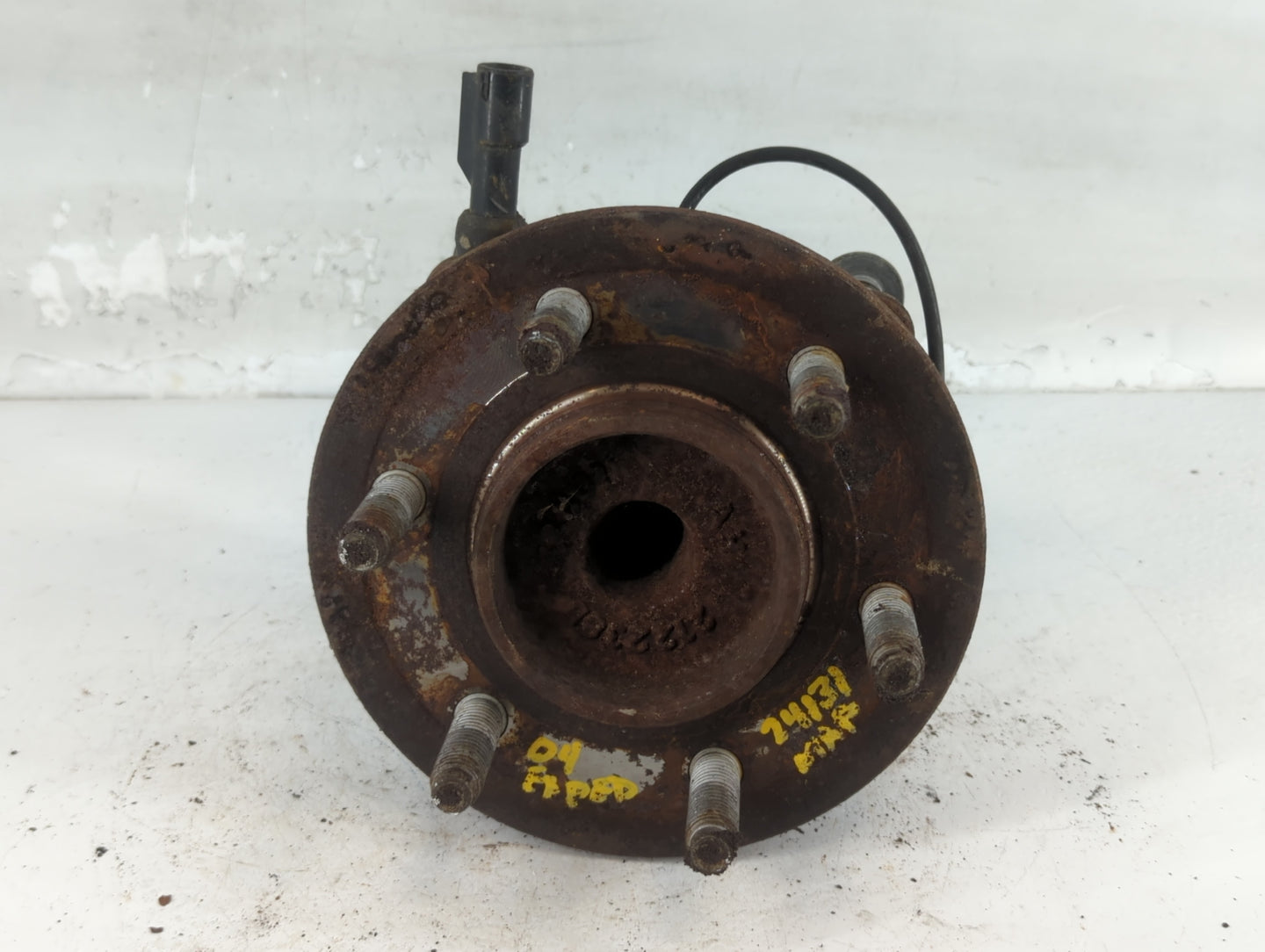 2004 Ford Expedition Driver Front Wheel Hub Oem - Oemusedautoparts1.com