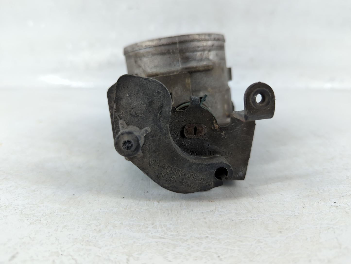 2004 Ford Expedition Throttle Body Fits Fits 2000 2001 2002 2003 OEM Used Auto Parts - Oemusedautoparts1.com