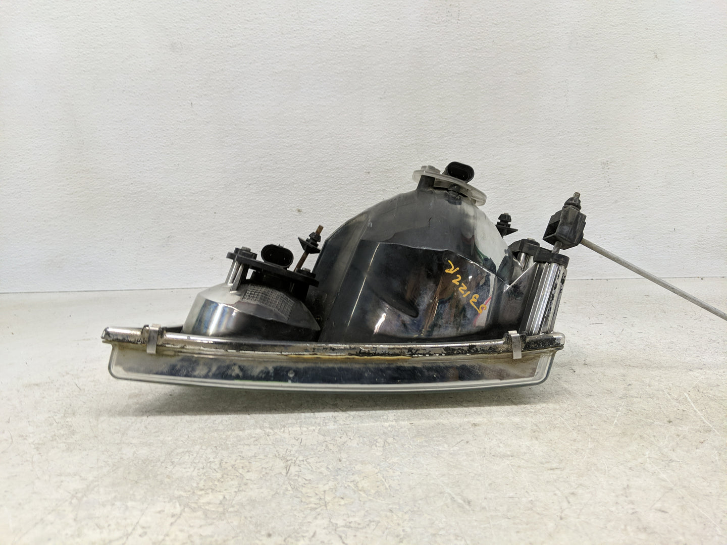 2002-2005 Ford Explorer Passenger Right Oem Head Light Headlight Lamp - Oemusedautoparts1.com