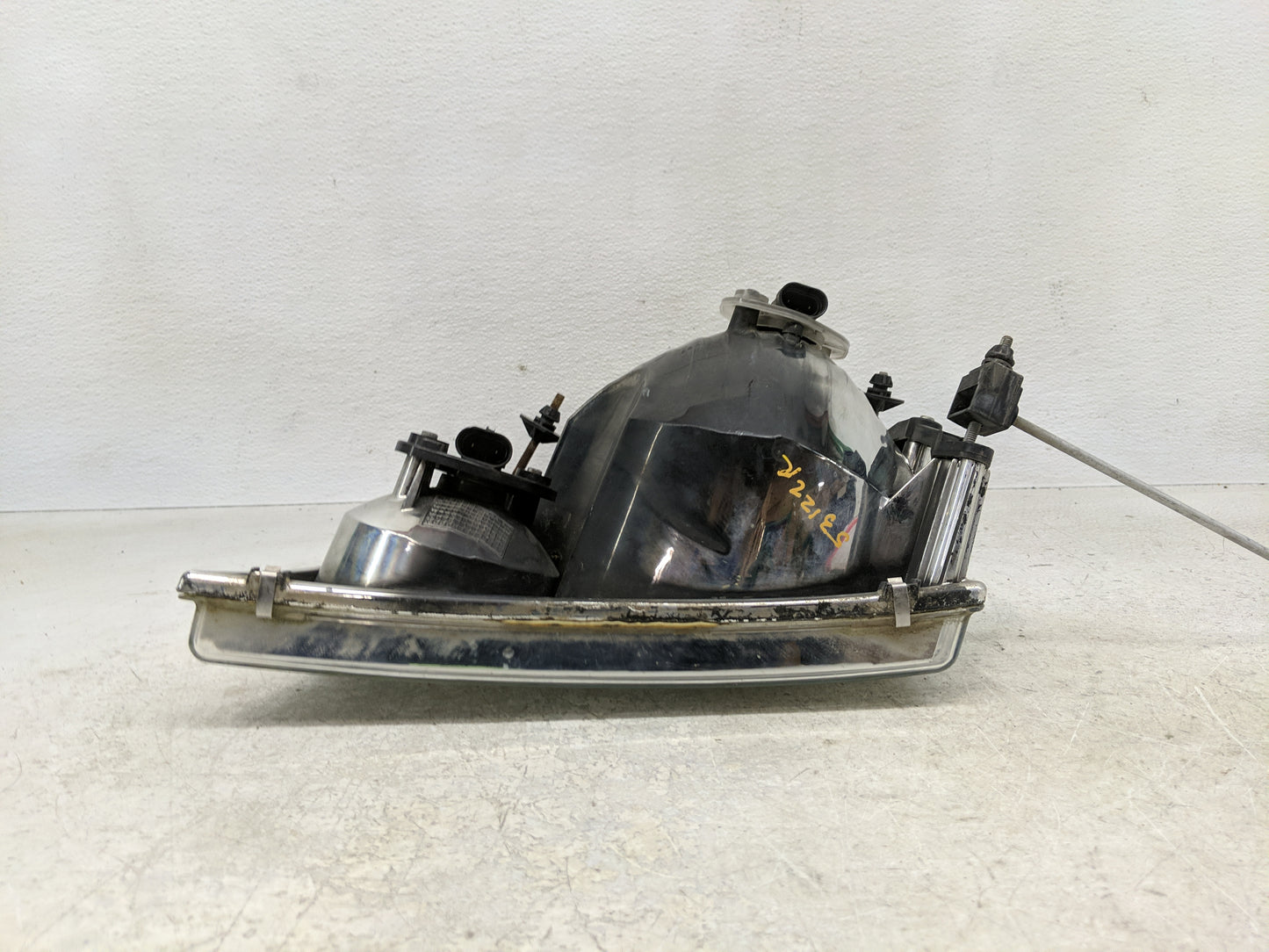 2002-2005 Ford Explorer Passenger Right Oem Head Light Headlight Lamp - Oemusedautoparts1.com