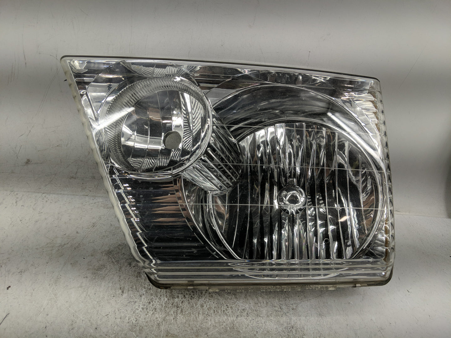 2002-2005 Ford Explorer Passenger Right Oem Head Light Headlight Lamp - Oemusedautoparts1.com