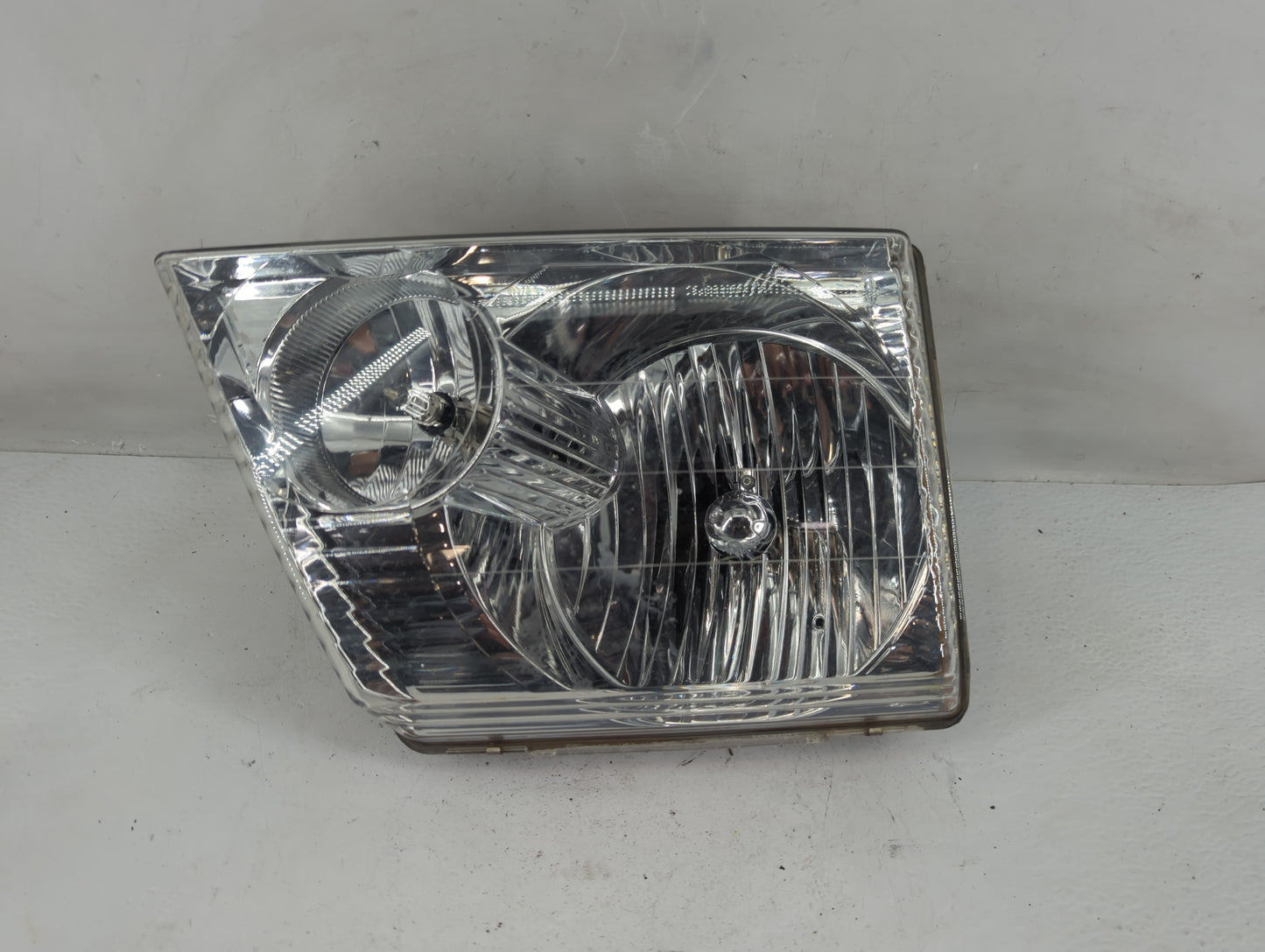 2002-2005 Ford Explorer Passenger Right Oem Head Light Headlight Lamp - Oemusedautoparts1.com