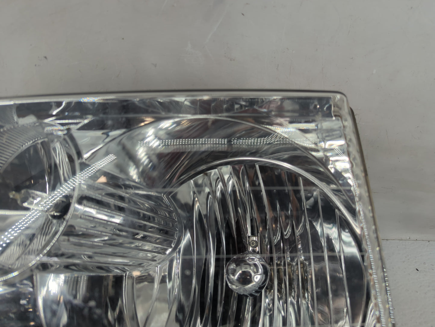 2002-2005 Ford Explorer Passenger Right Oem Head Light Headlight Lamp - Oemusedautoparts1.com
