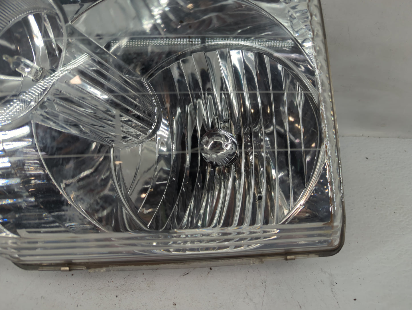 2002-2005 Ford Explorer Passenger Right Oem Head Light Headlight Lamp - Oemusedautoparts1.com