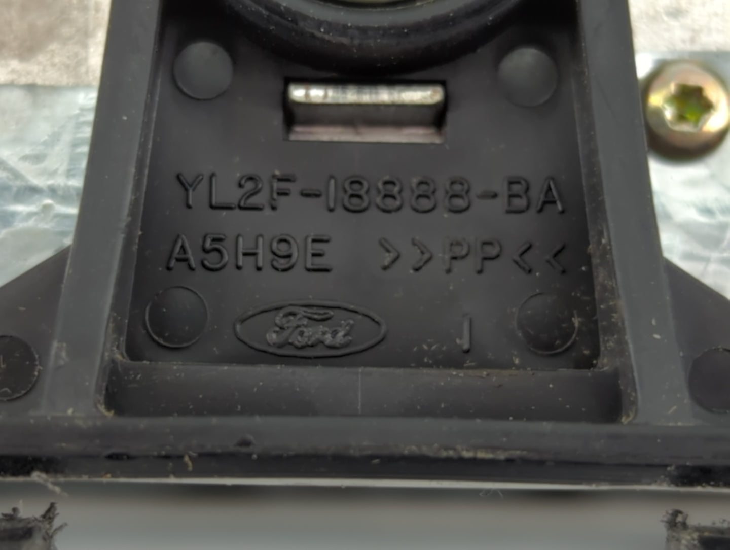 2004 Ford Explorer Radio AM FM Cd Player Receiver Replacement P/N:YL2F-188888-BA Fits OEM Used Auto Parts - Oemusedautoparts