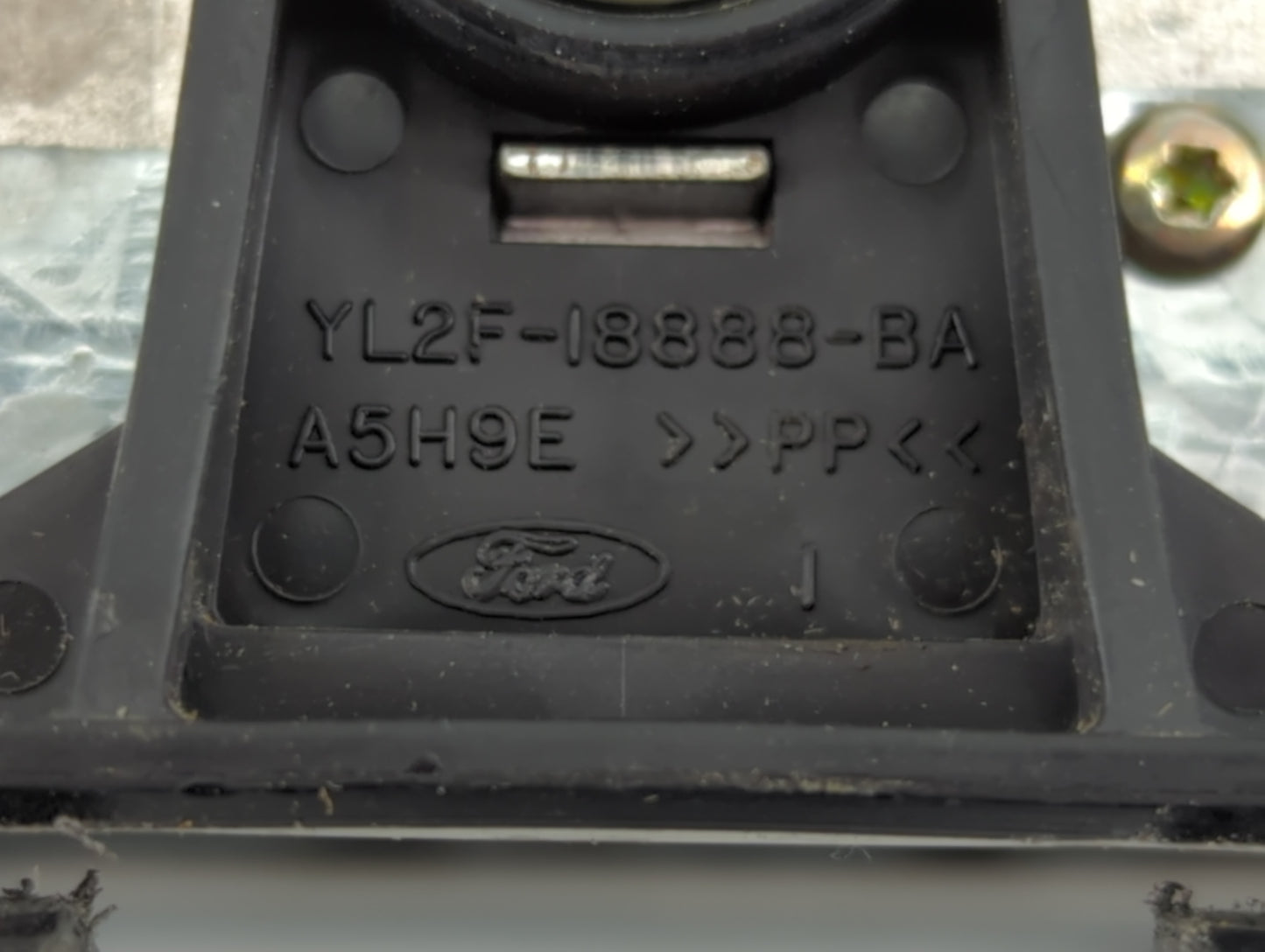 2004 Ford Explorer Radio AM FM Cd Player Receiver Replacement P/N:YL2F-188888-BA Fits OEM Used Auto Parts - Oemusedautoparts