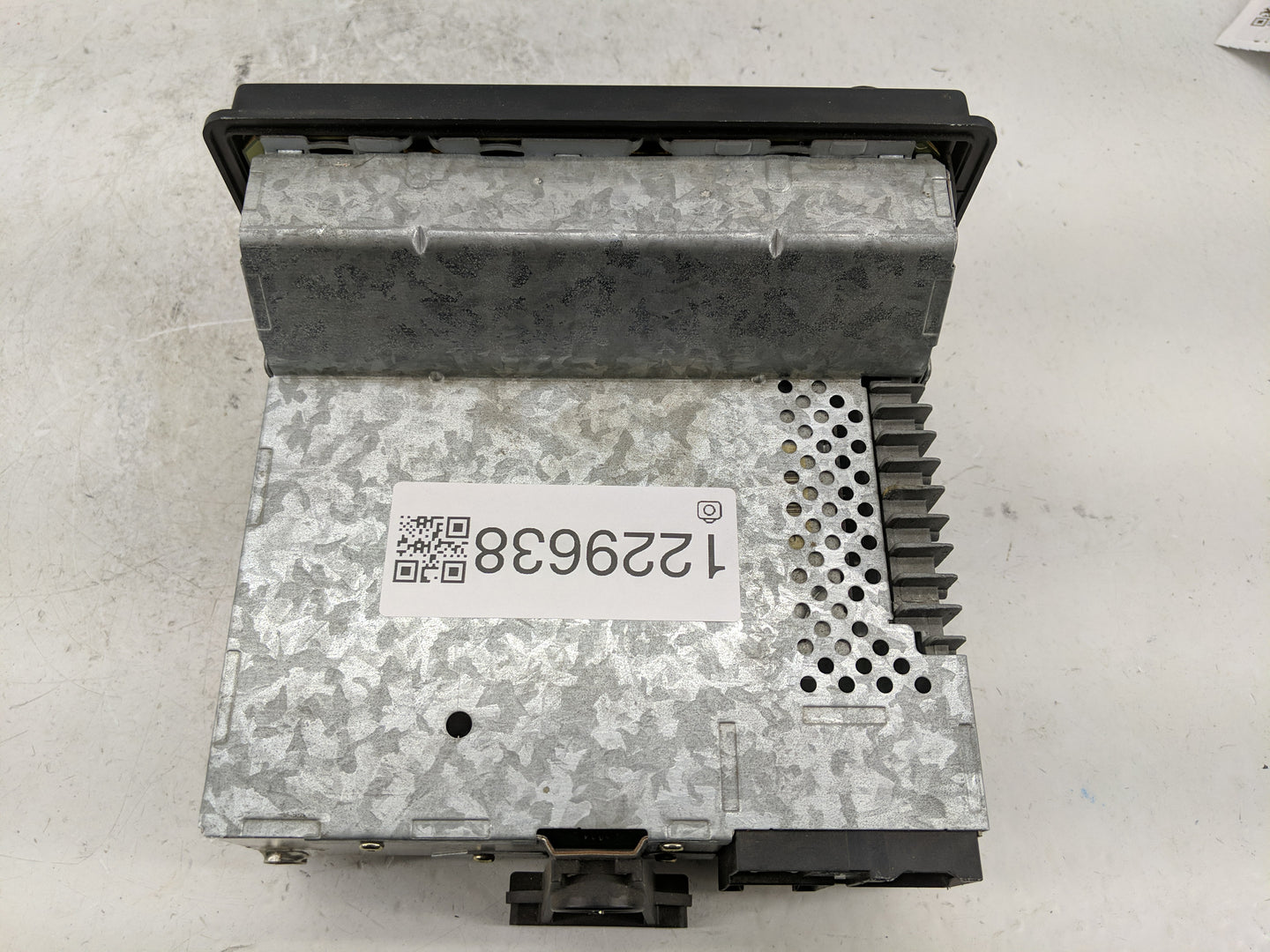 2004 Ford Explorer Radio AM FM Cd Player Receiver Replacement Fits OEM Used Auto Parts - Oemusedautoparts1.com