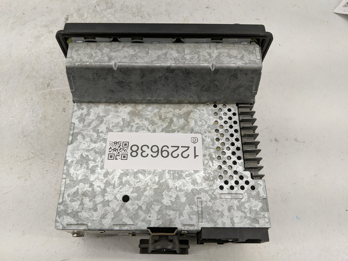 2004 Ford Explorer Radio AM FM Cd Player Receiver Replacement Fits OEM Used Auto Parts - Oemusedautoparts1.com